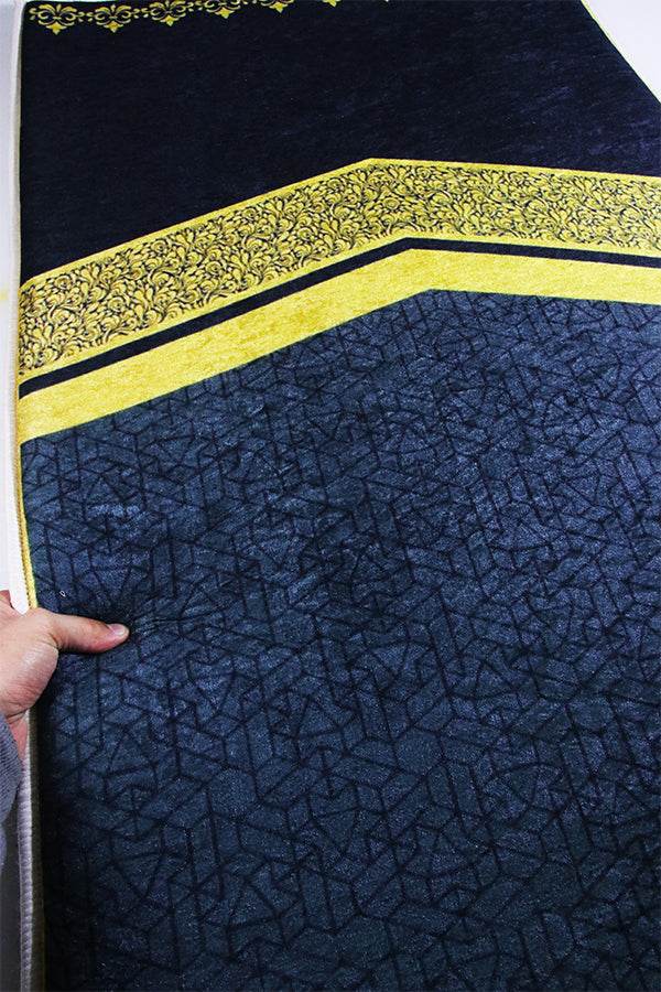 3 CM Süngerli Ortopedik Seccade - Siyah Gold Kabe Motifli Kadife Seccade - Carpetella