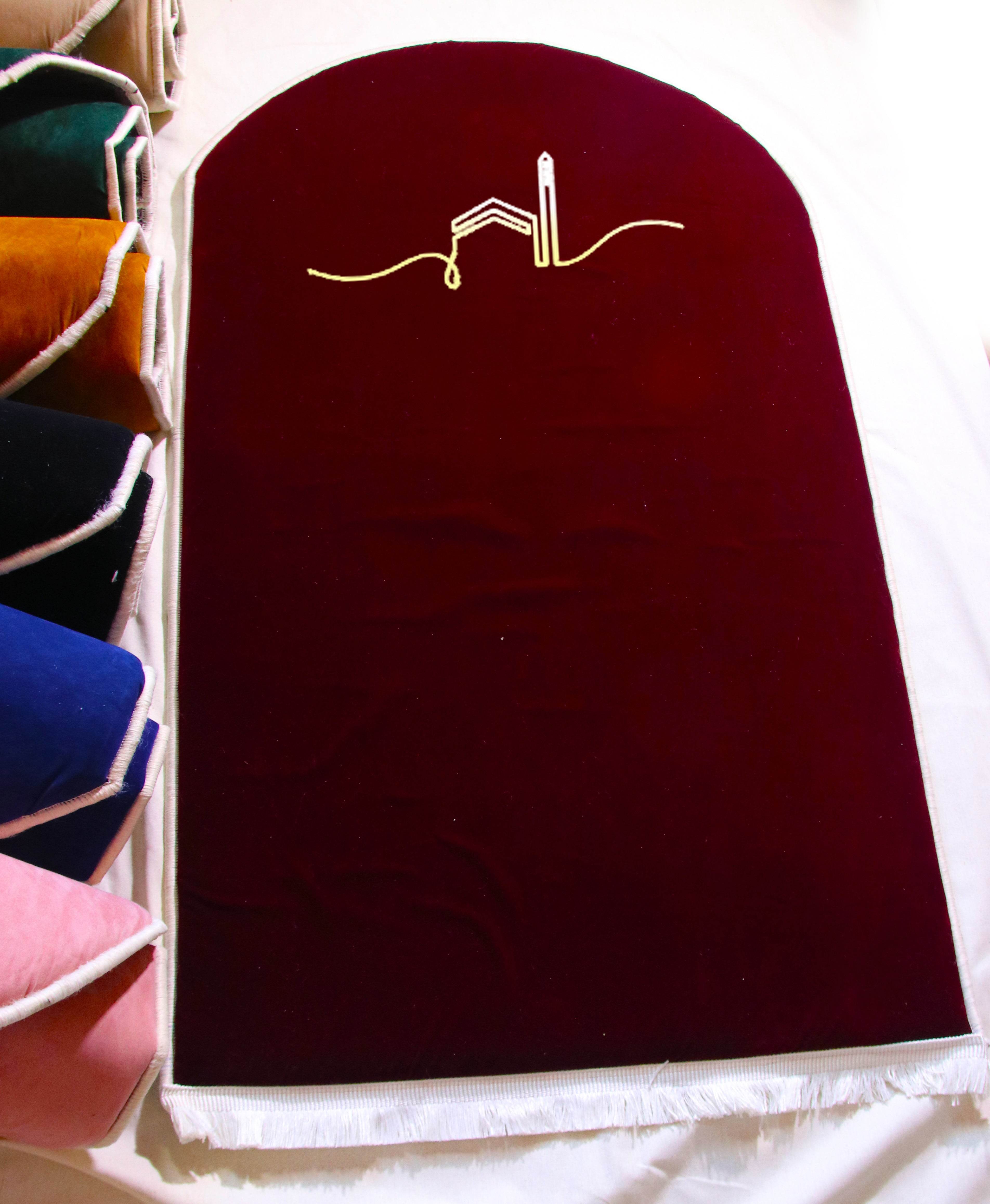 Bordo Kabe İşlemeli Kadife Seccade | Ortopedik 3cm Süngerli - Carpetella