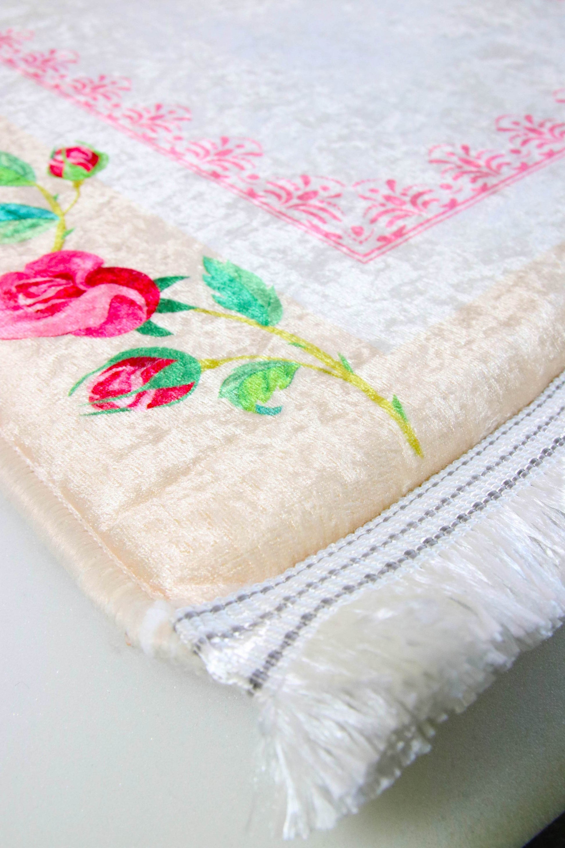 3 CM Süngerli Ortopedik Seccade - Pembe Çiçek Desenli Lüks Kadife 70x120cm - Carpetella