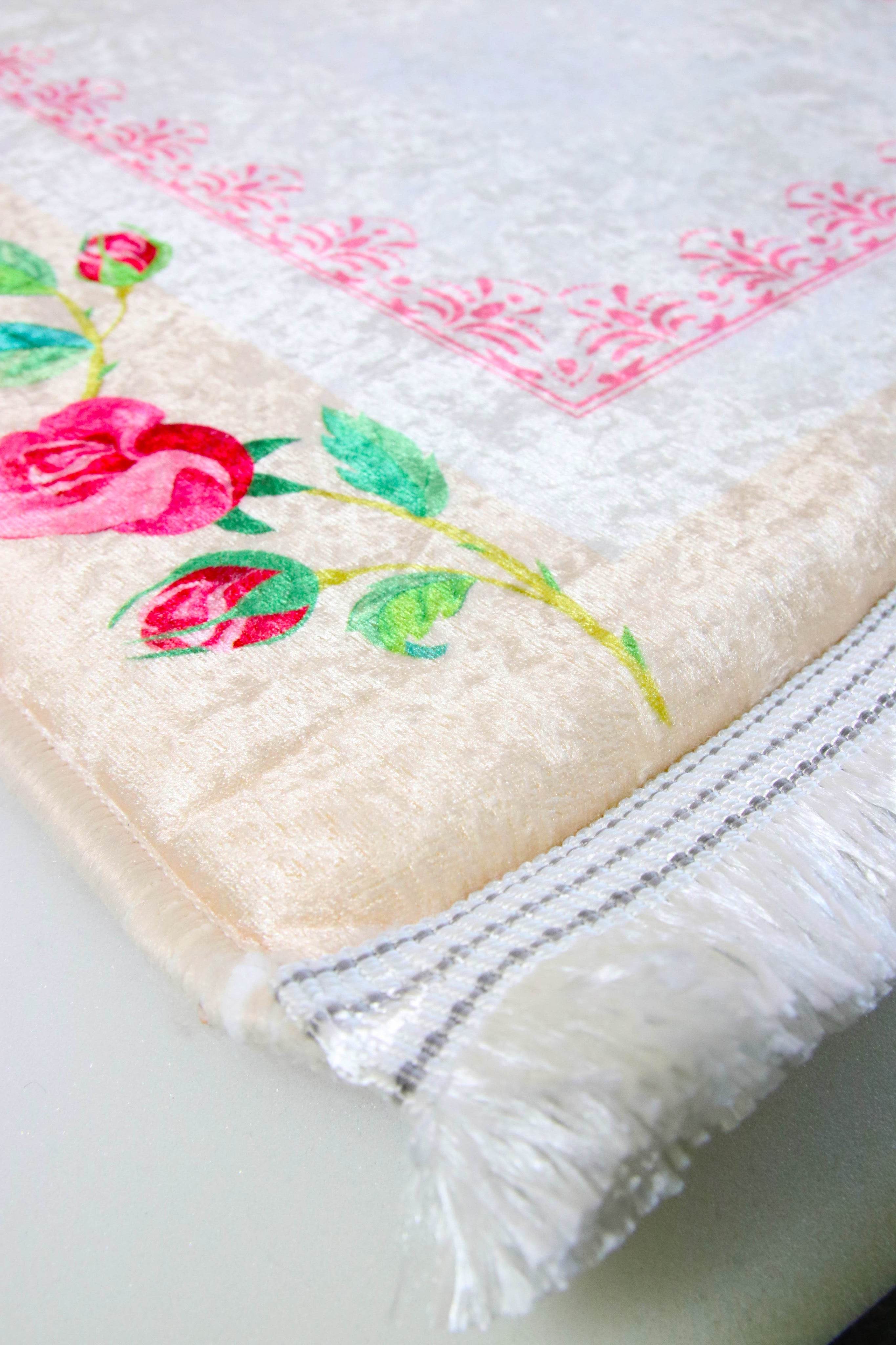 3 CM Süngerli Ortopedik Seccade - Pembe Çiçek Desenli Lüks Kadife 70x120cm - Carpetella