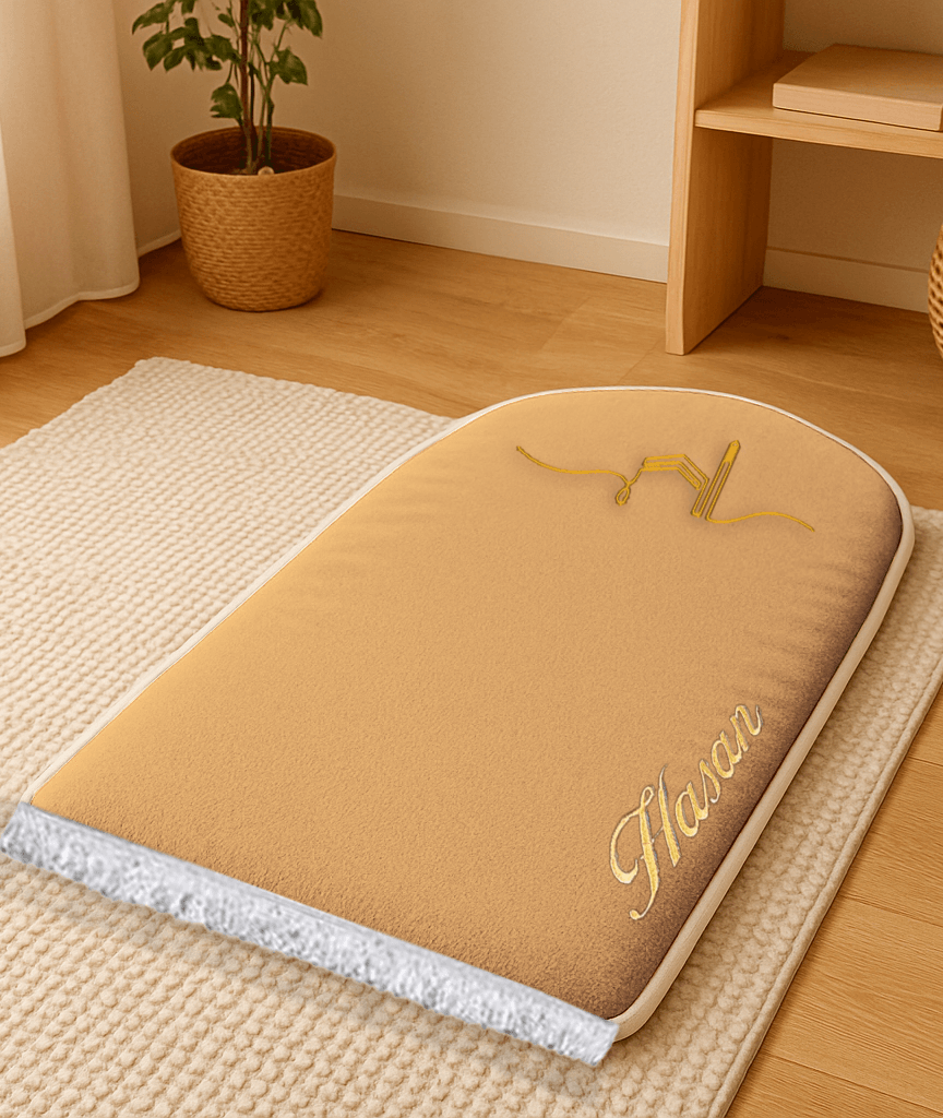 Bej Kabe İşlemeli Kadife Seccade | Ortopedik 3cm Süngerli - Carpetella