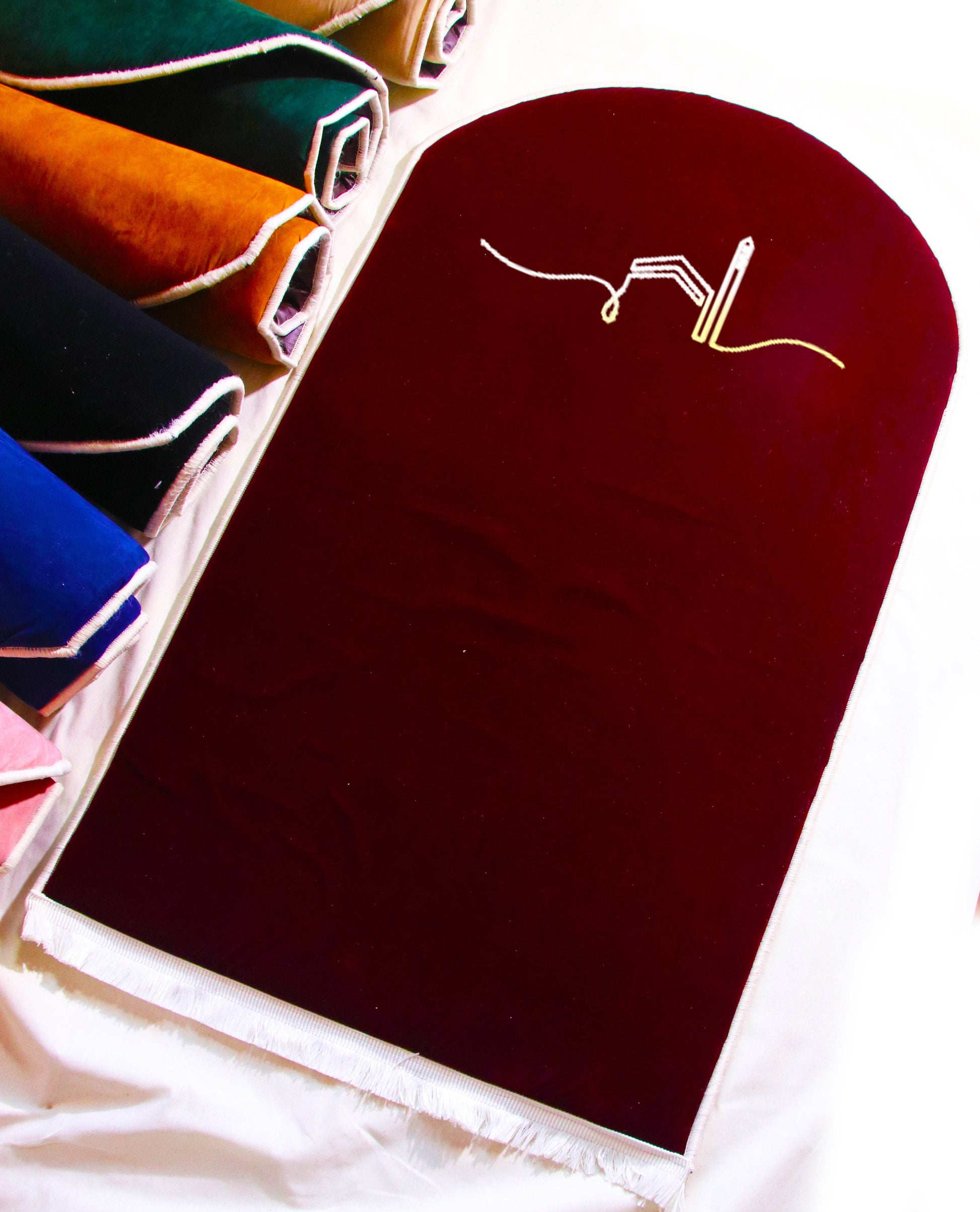 Bordo Kabe İşlemeli Kadife Seccade | Ortopedik 3cm Süngerli - Carpetella