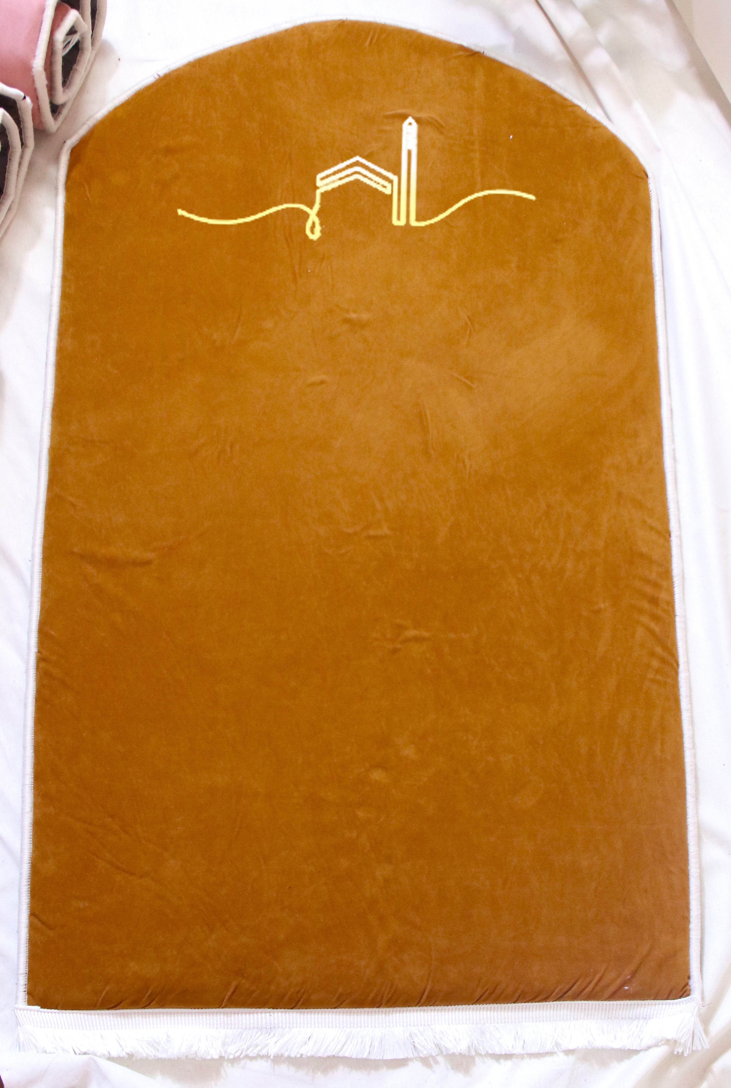 İsme Özel 3 CM Süngerli Kadife Ortopedik Seccade Minimal Kahverengi - Carpetella