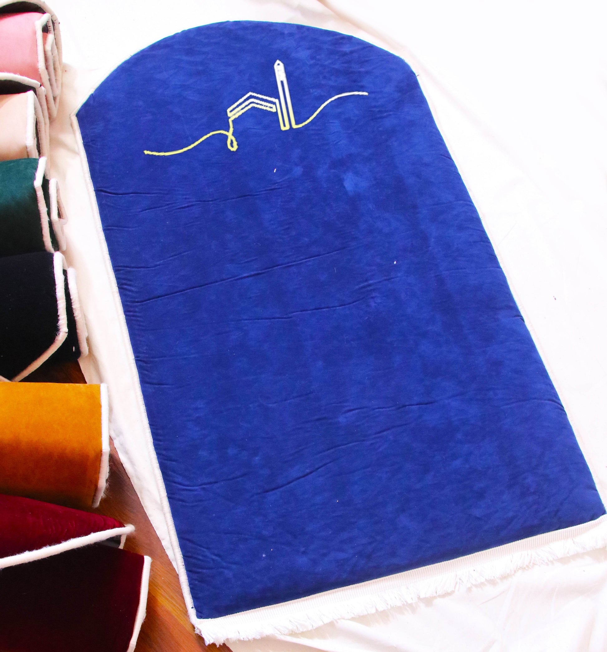 İsme Özel 3 CM Süngerli Kadife Ortopedik Seccade Minimal Lacivert - Carpetella