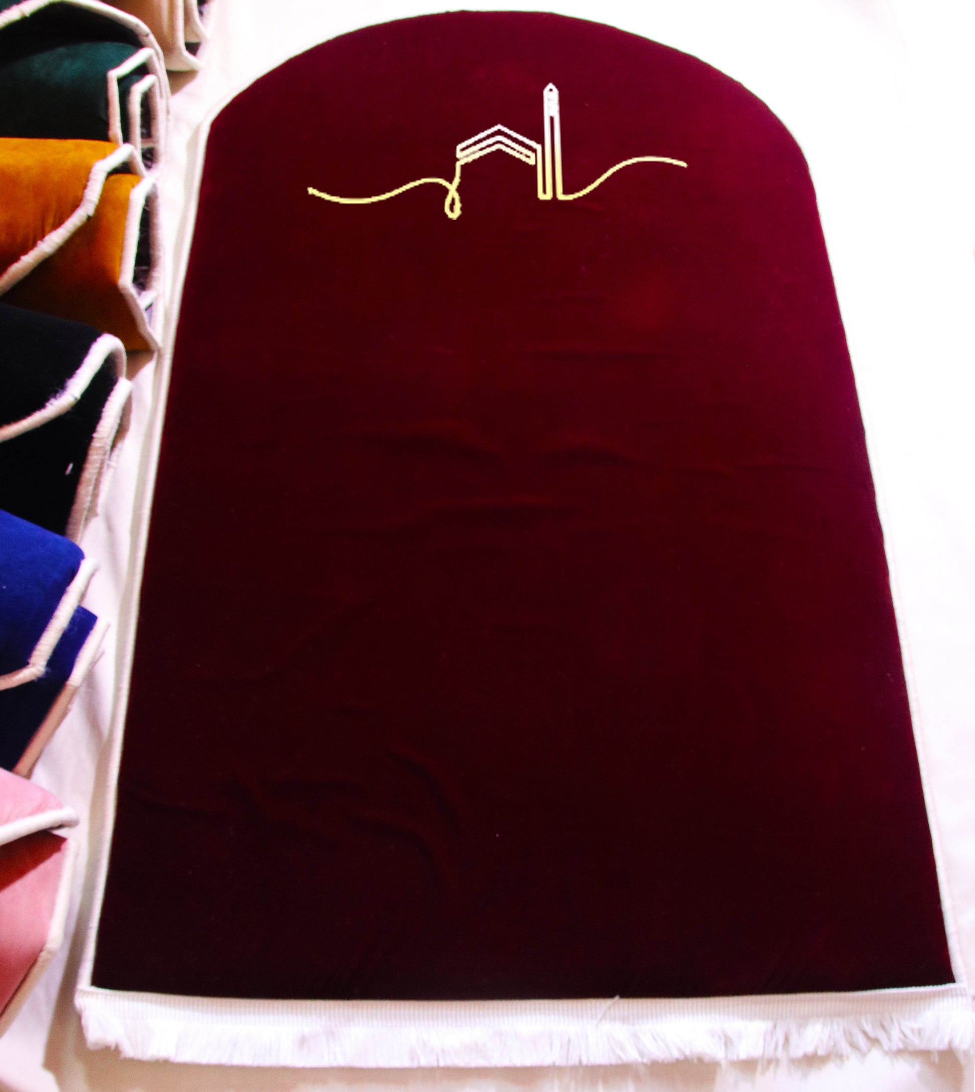 İsme Özel 3 CM Süngerli Kadife Ortopedik Bordo Seccade Minimal - Carpetella