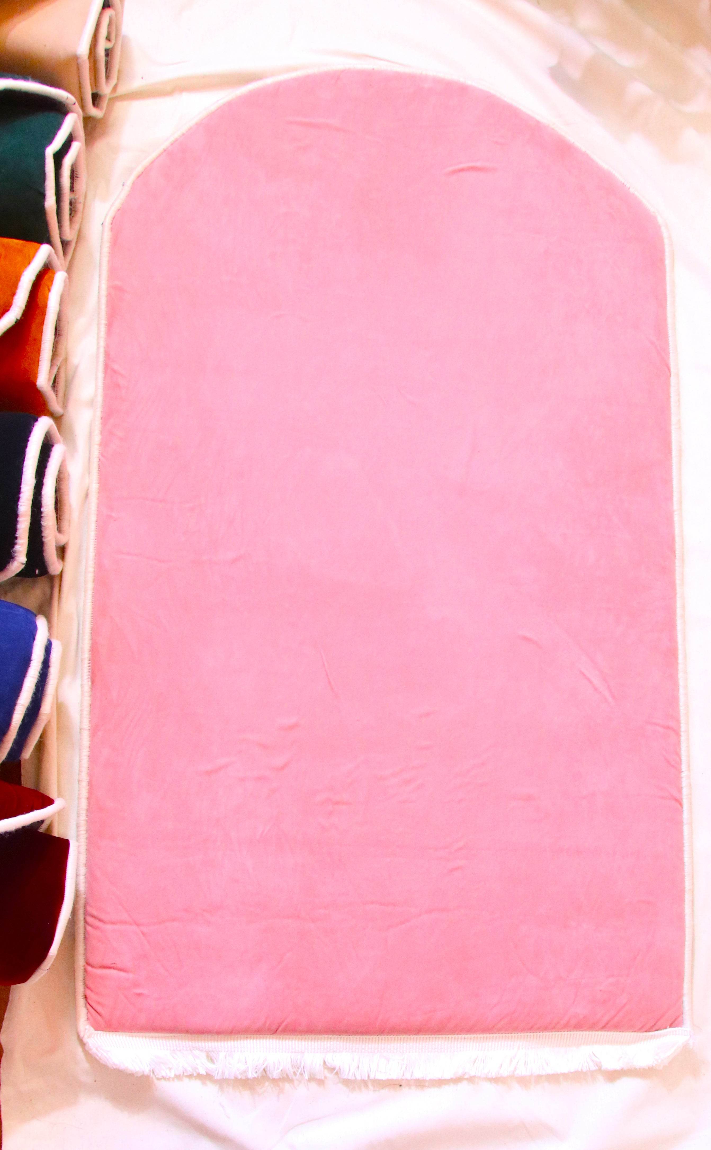 Düz Renk Desensiz Pembe Kadife Seccade Ortopedik 3 CM Süngerli - Carpetella