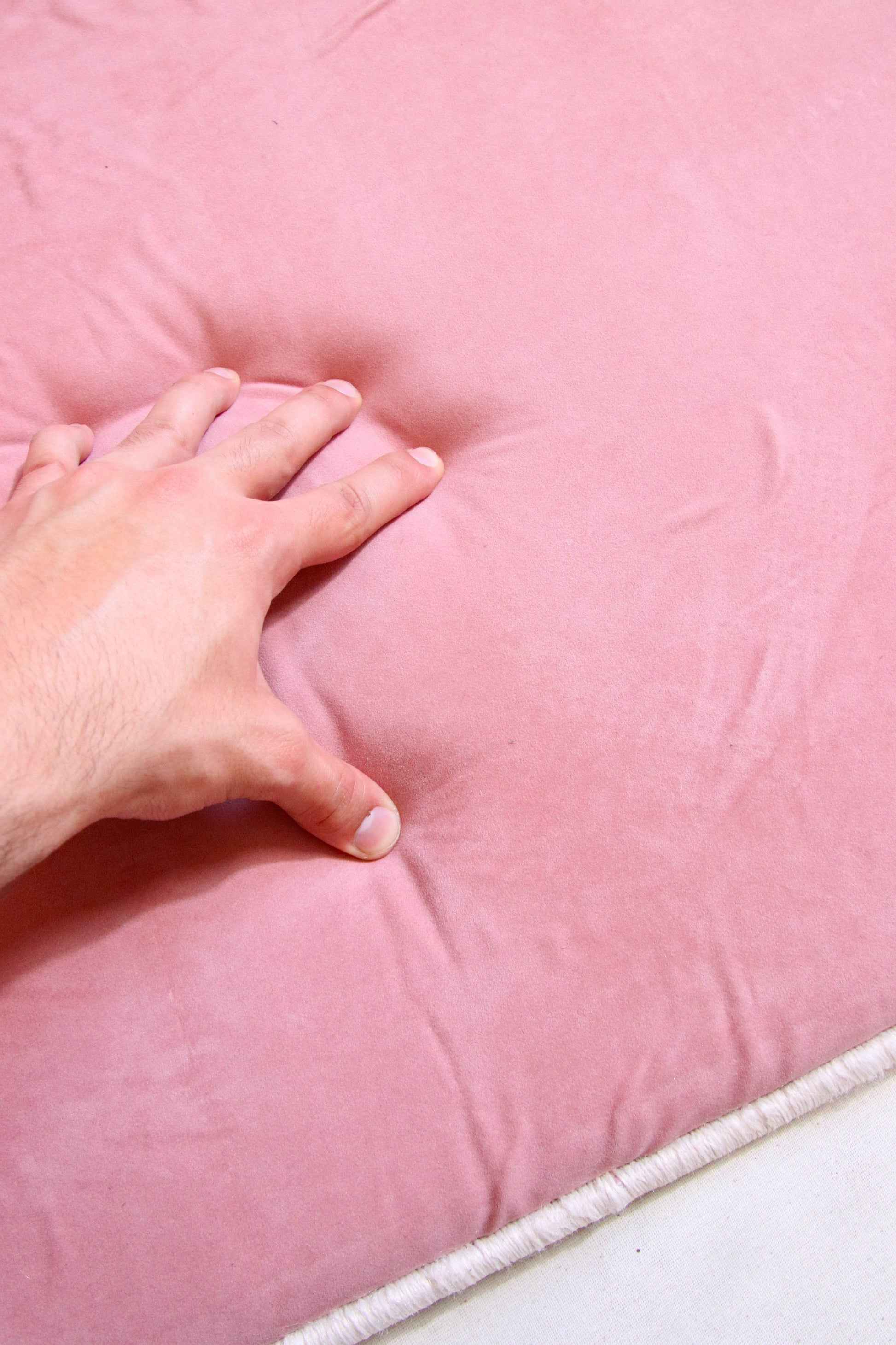 Düz Renk Desensiz Pembe Kadife Seccade Ortopedik 3 CM Süngerli - Carpetella