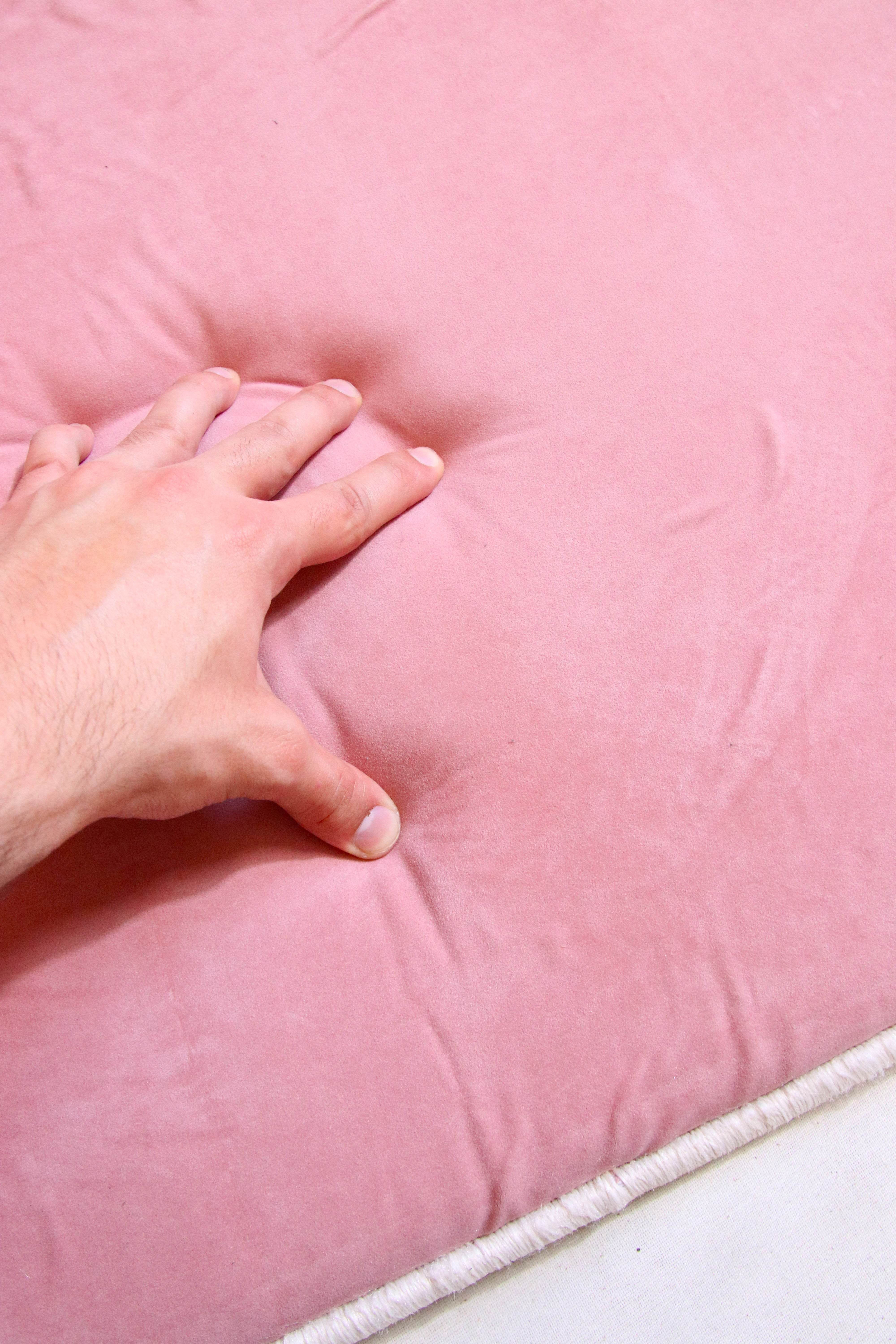 Düz Renk Desensiz Pembe Kadife Seccade Ortopedik 3 CM Süngerli - Carpetella