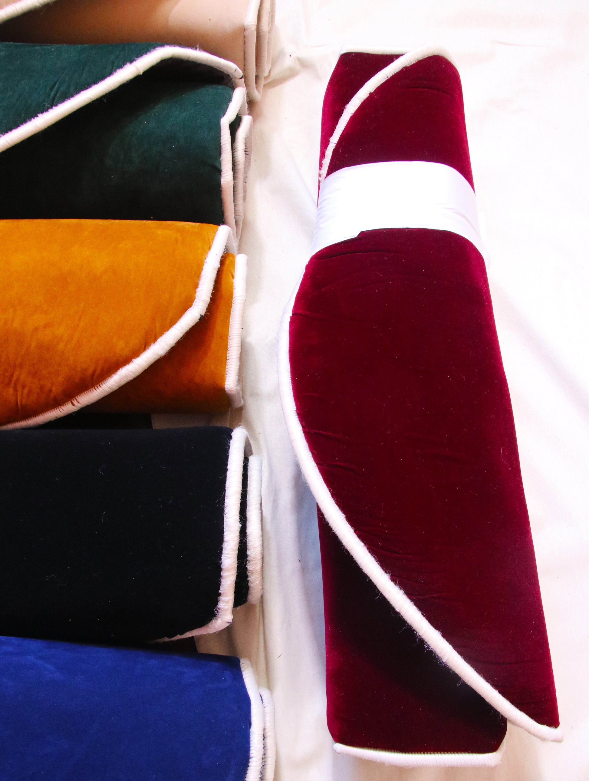 İsme Özel 3 CM Süngerli Kadife Ortopedik Bordo Seccade Minimal - Carpetella