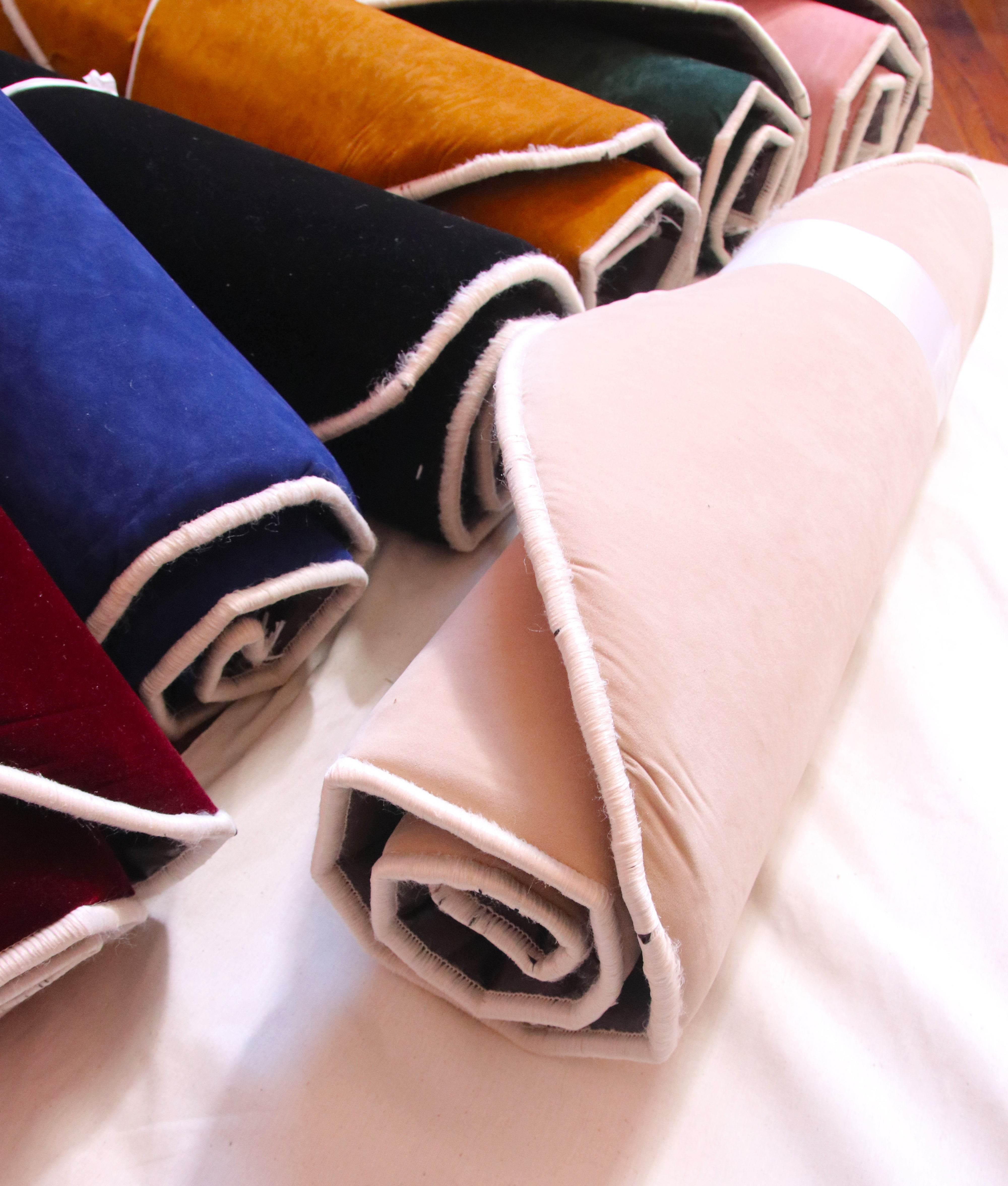 Düz Renk Desensiz Bej Kadife Seccade Ortopedik 3 CM Süngerli - Carpetella