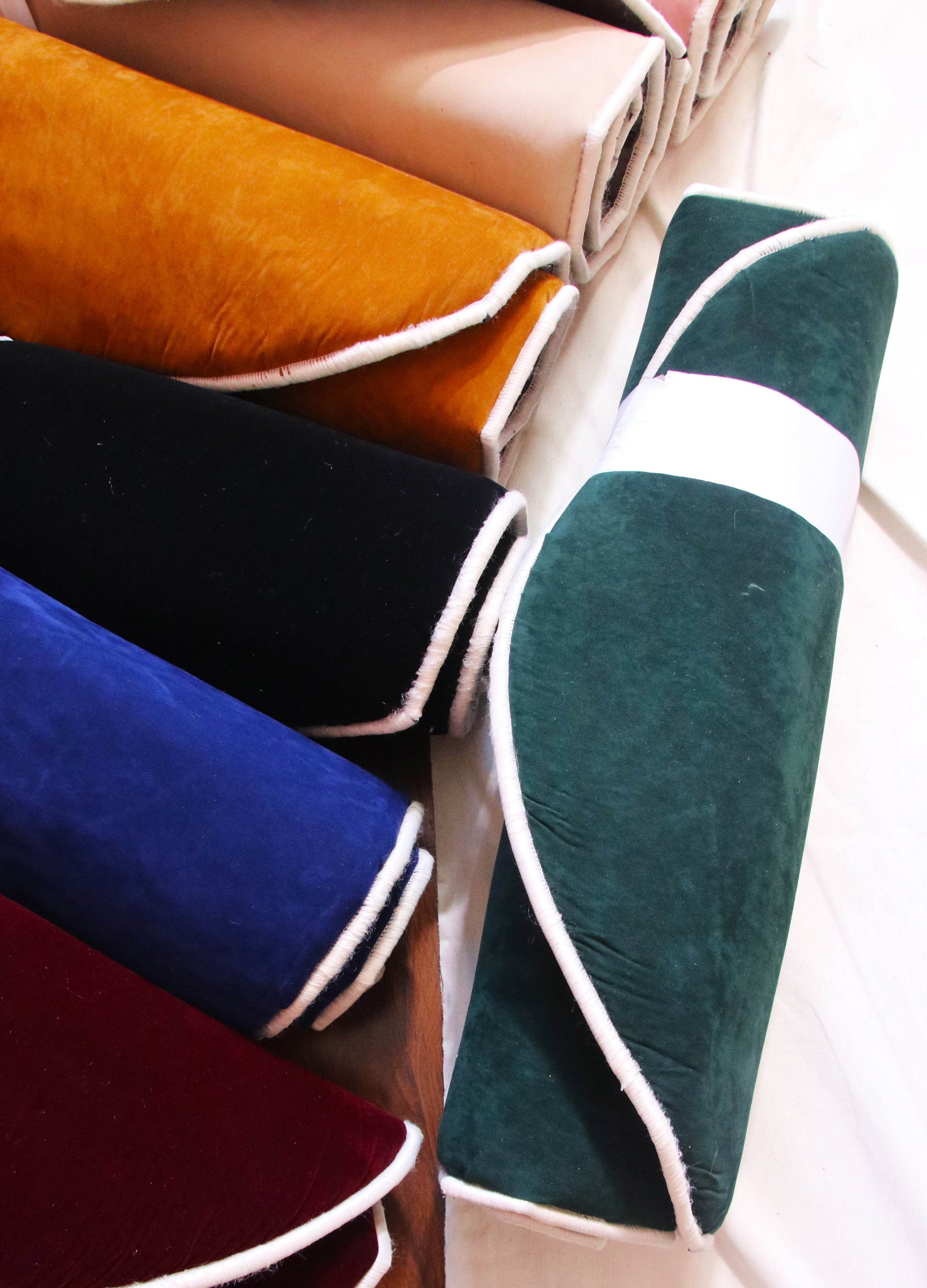 Düz Renk Desensiz Yeşil Kadife Seccade Ortopedik 3 CM Süngerli - Carpetella