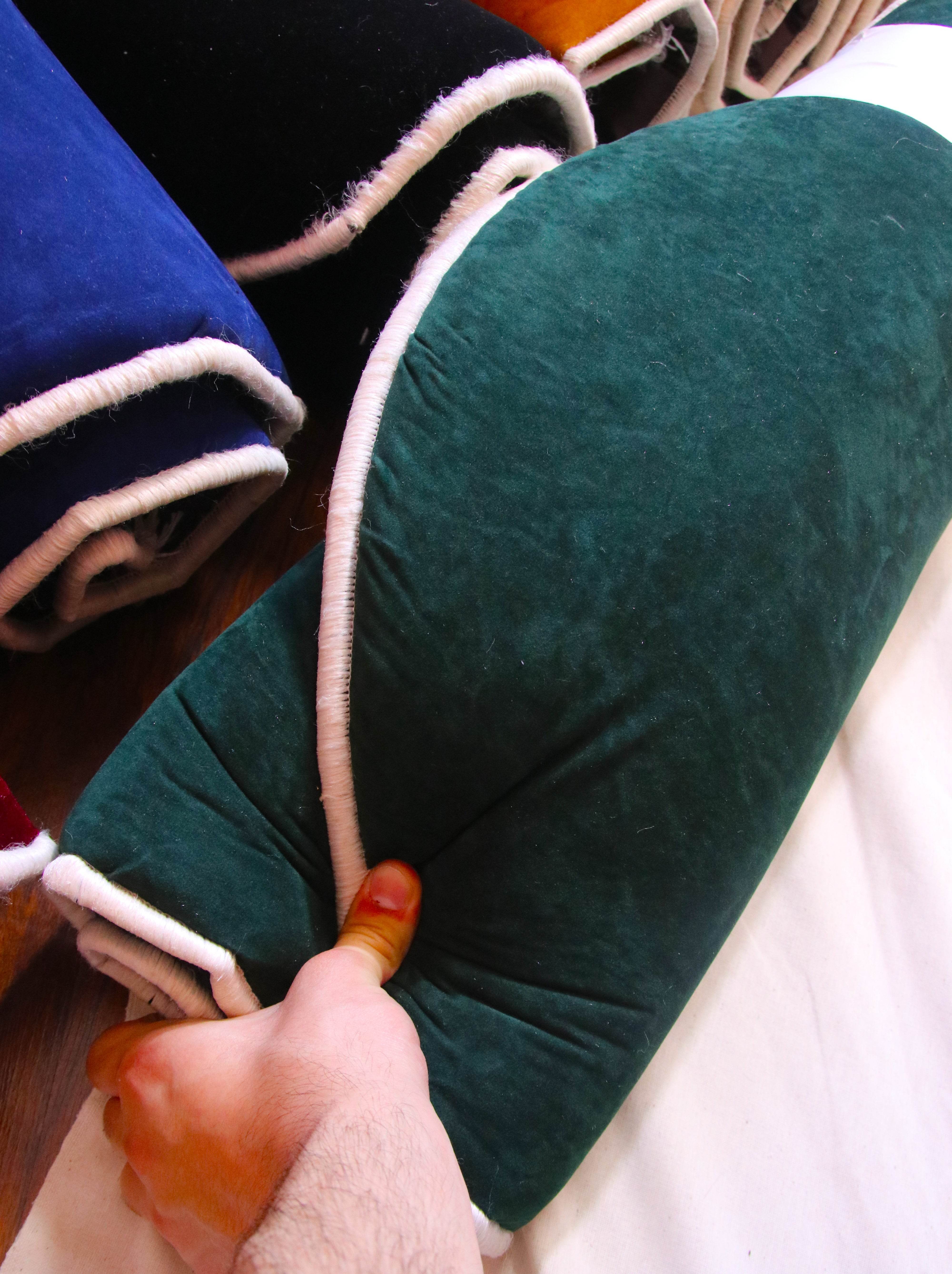 Düz Renk Desensiz Yeşil Kadife Seccade Ortopedik 3 CM Süngerli - Carpetella