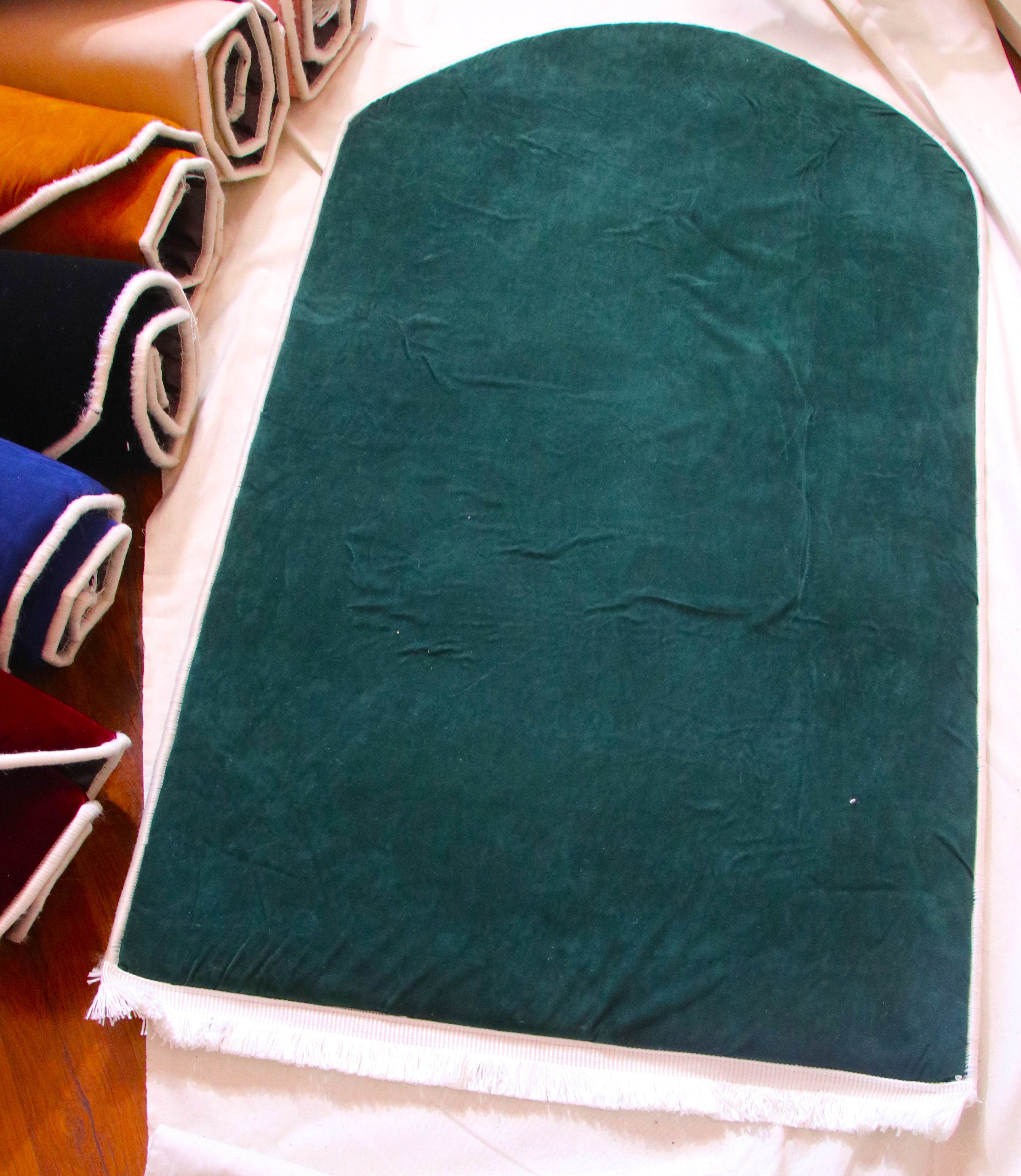 Düz Renk Desensiz Yeşil Kadife Seccade Ortopedik 3 CM Süngerli - Carpetella