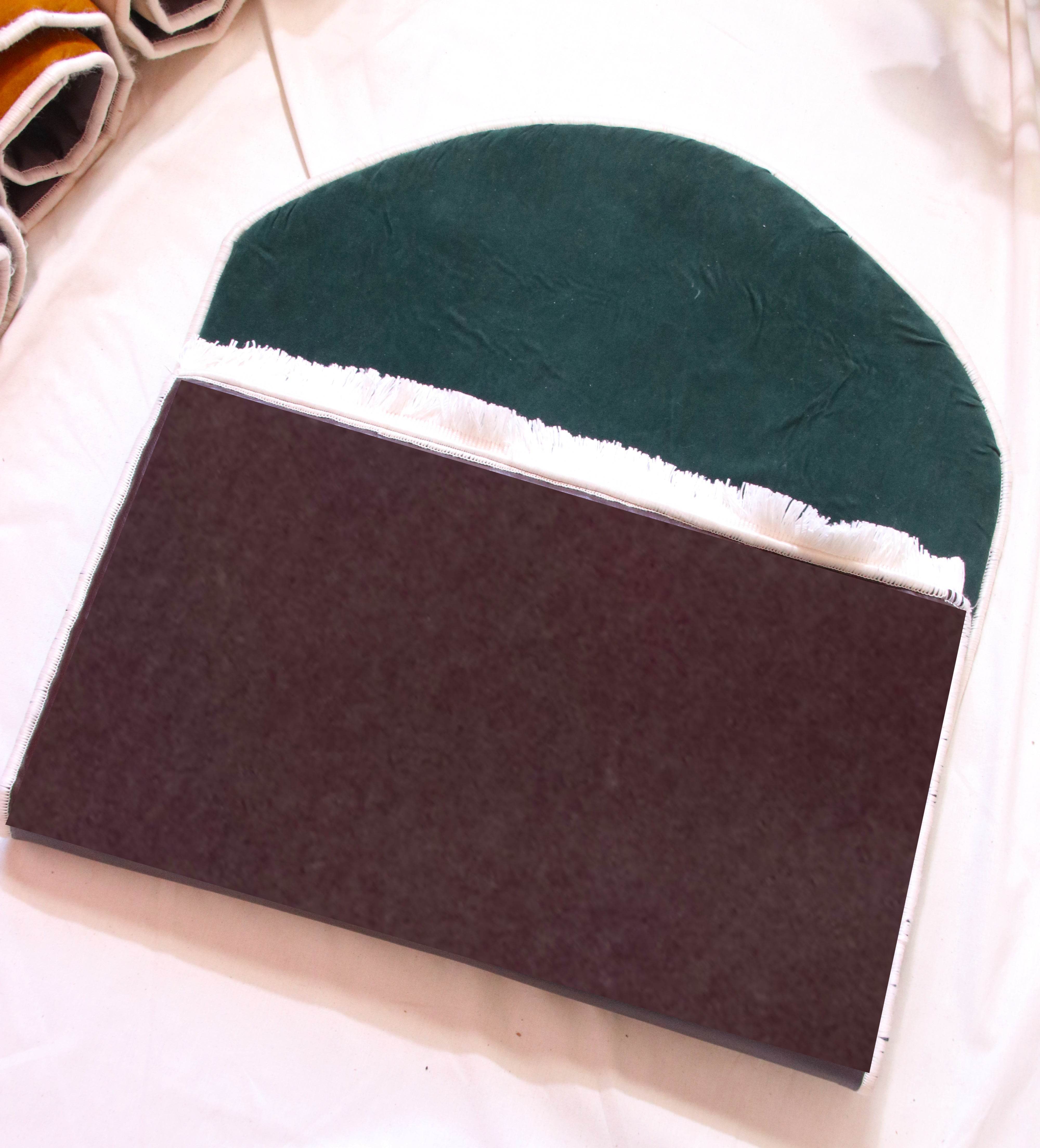 Düz Renk Desensiz Yeşil Kadife Seccade Ortopedik 3 CM Süngerli - Carpetella