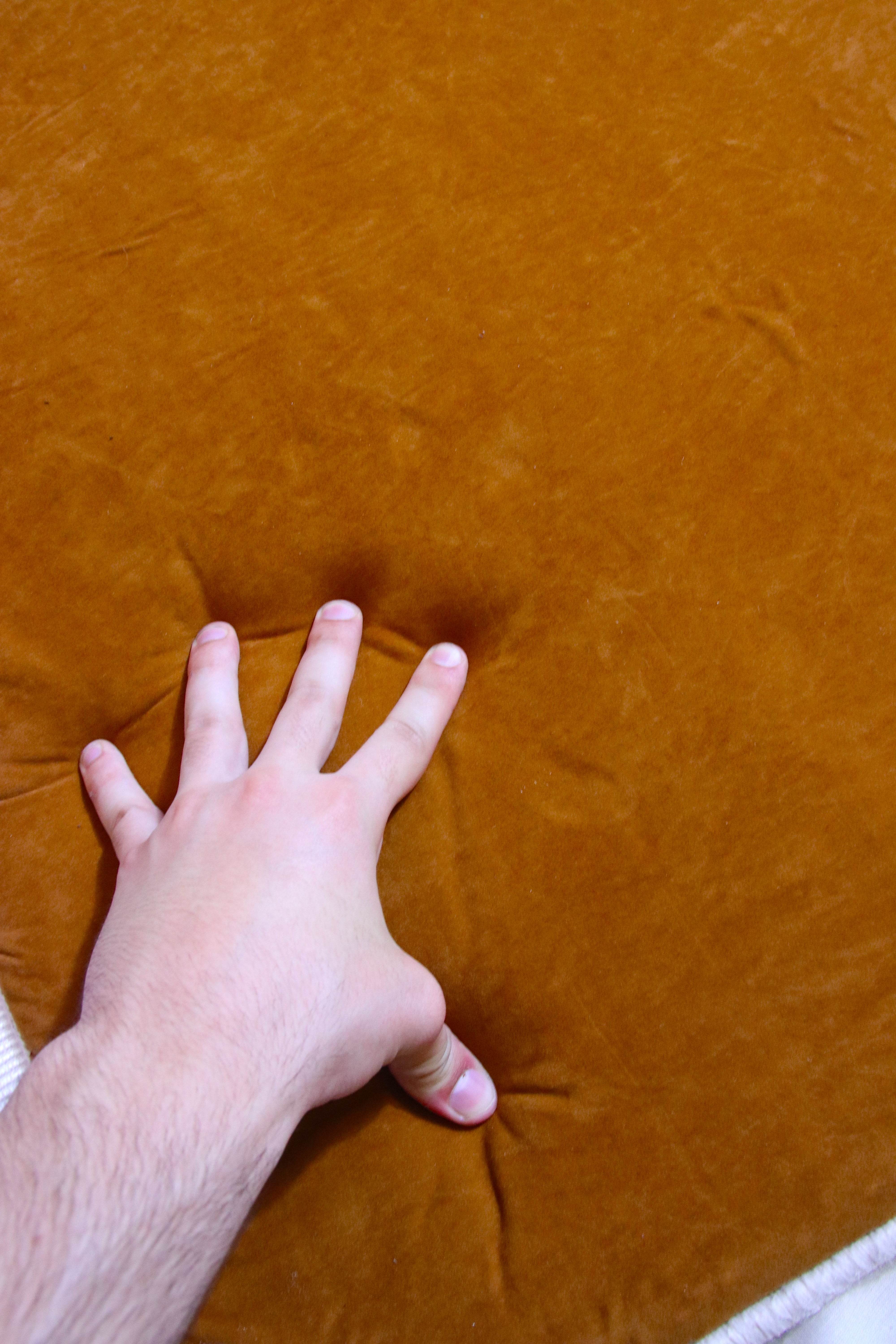 İsme Özel 3 CM Süngerli Kadife Ortopedik Seccade Minimal Kahverengi - Carpetella