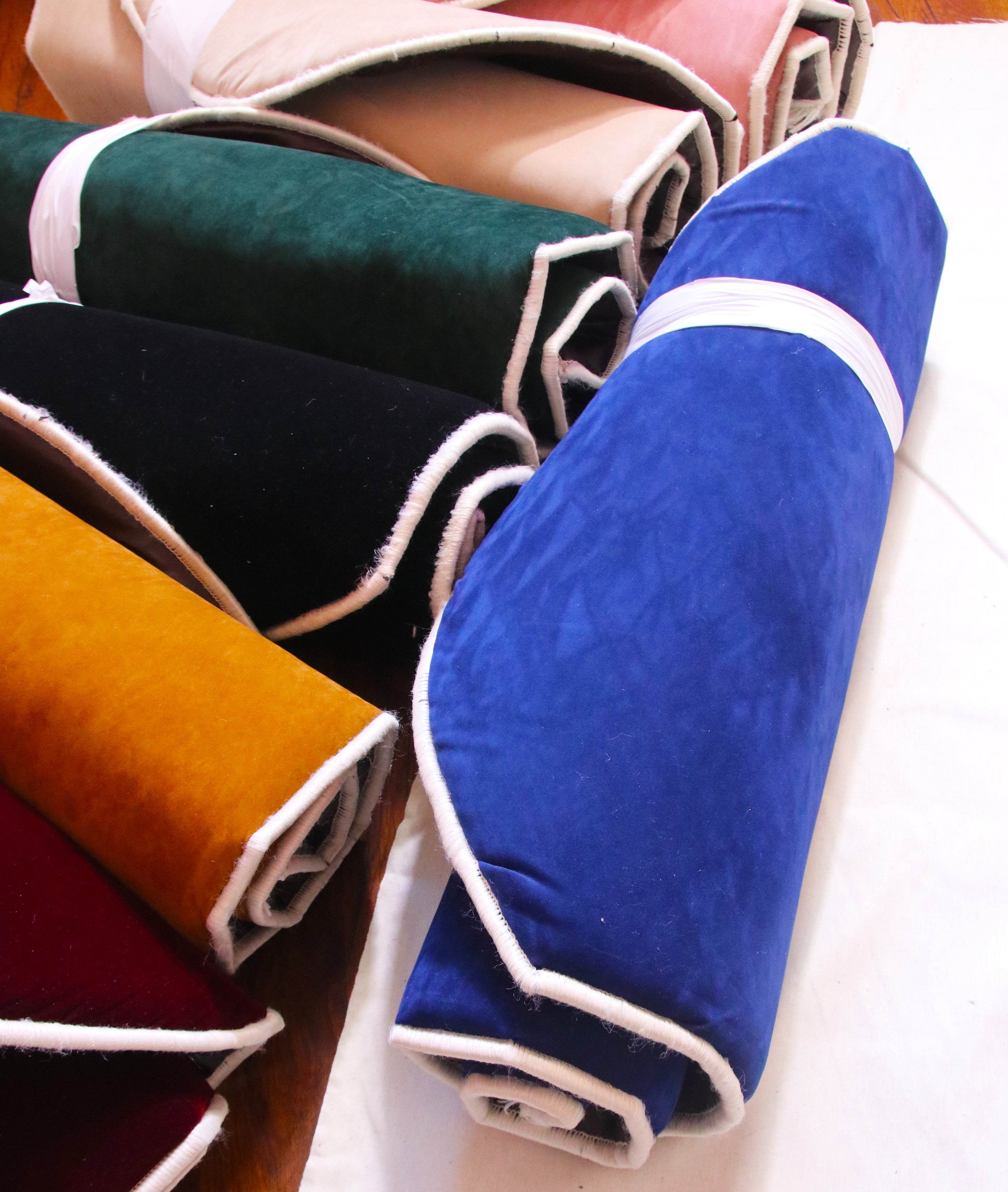 İsme Özel 3 CM Süngerli Kadife Ortopedik Seccade Minimal Lacivert - Carpetella