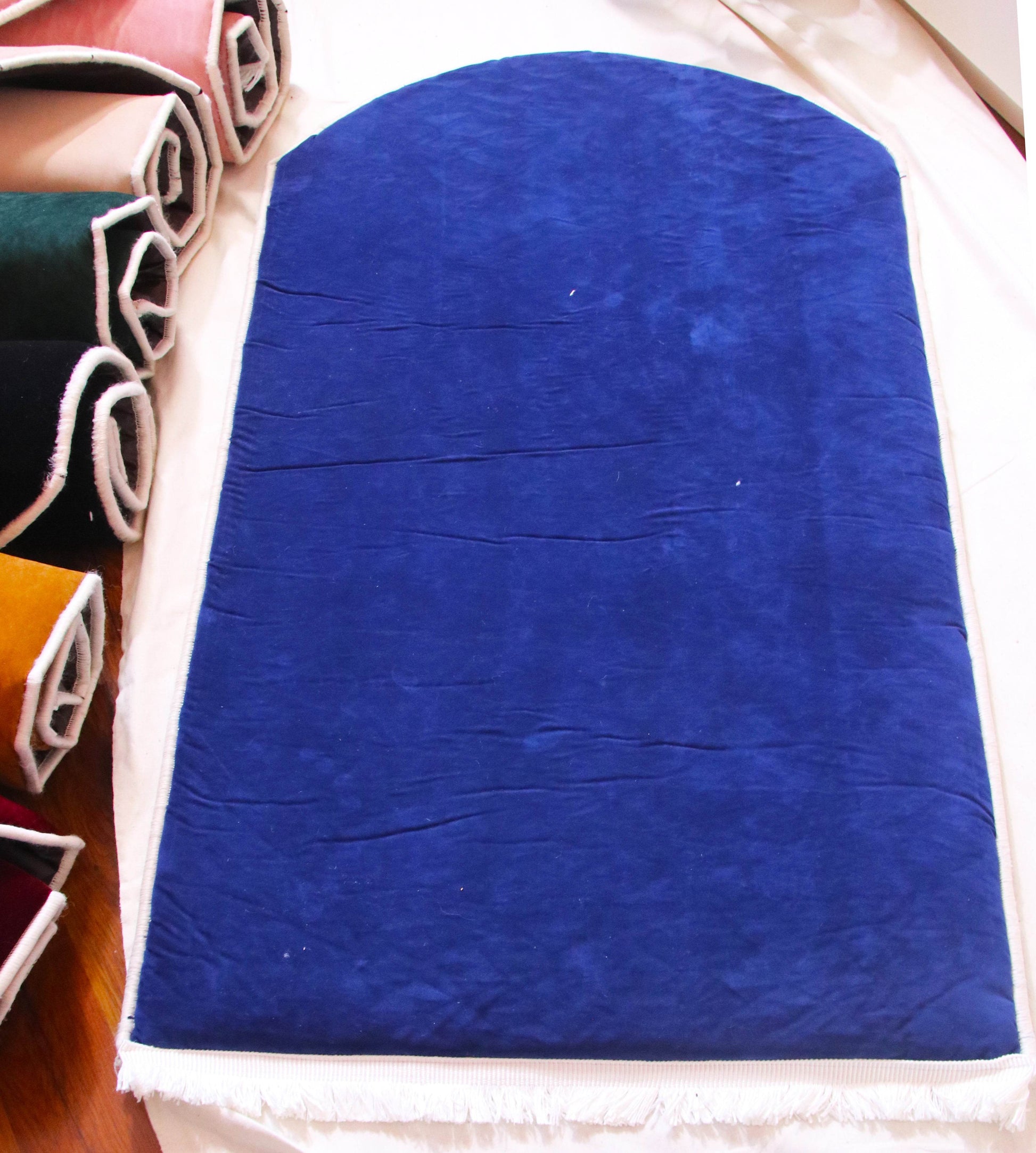 Düz Renk Desensiz Lacivert Kadife Seccade Ortopedik 3 CM Süngerli - Carpetella