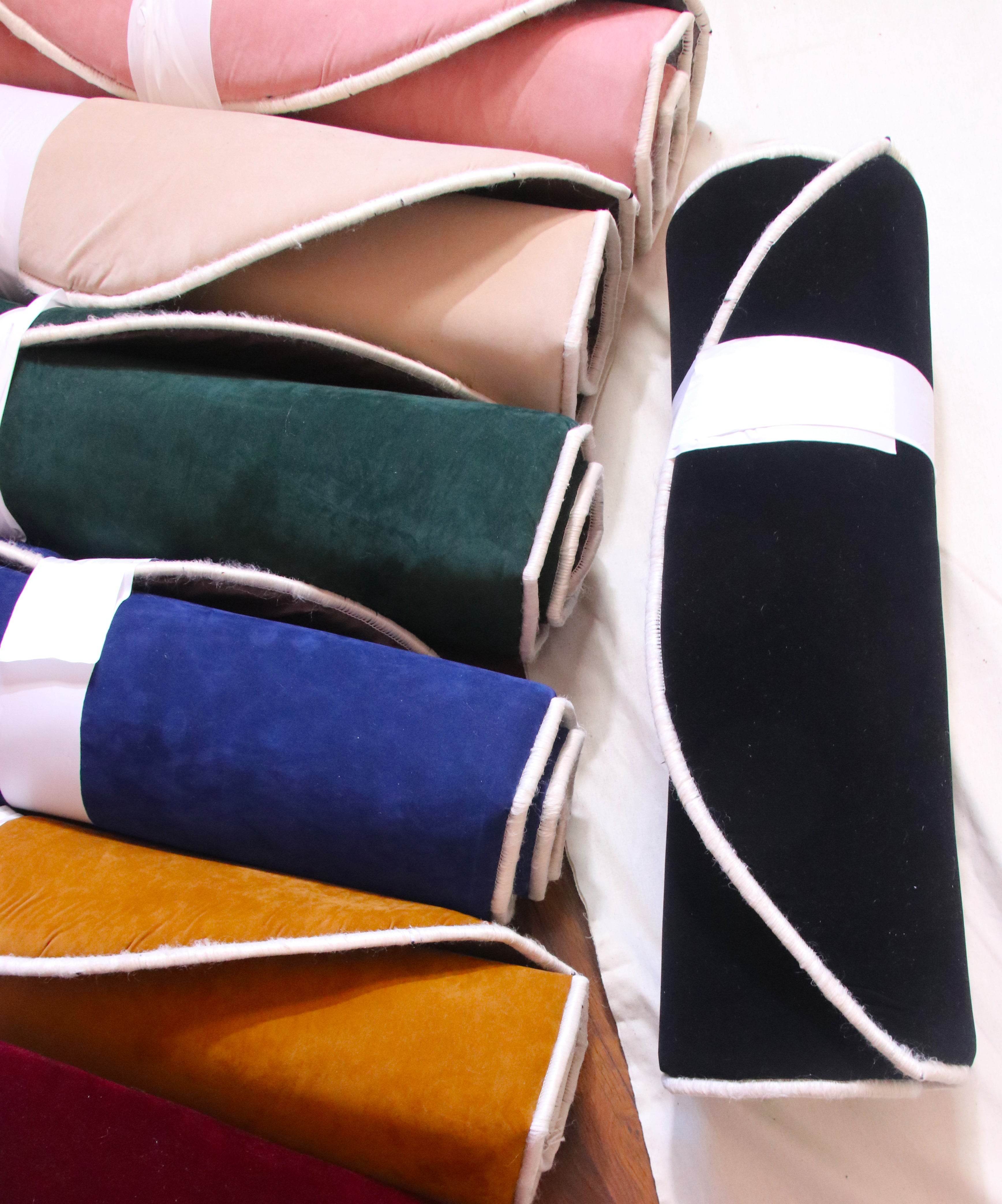 Düz Renk Desensiz Siyah Kadife Seccade Ortopedik 3 CM Süngerli - Carpetella