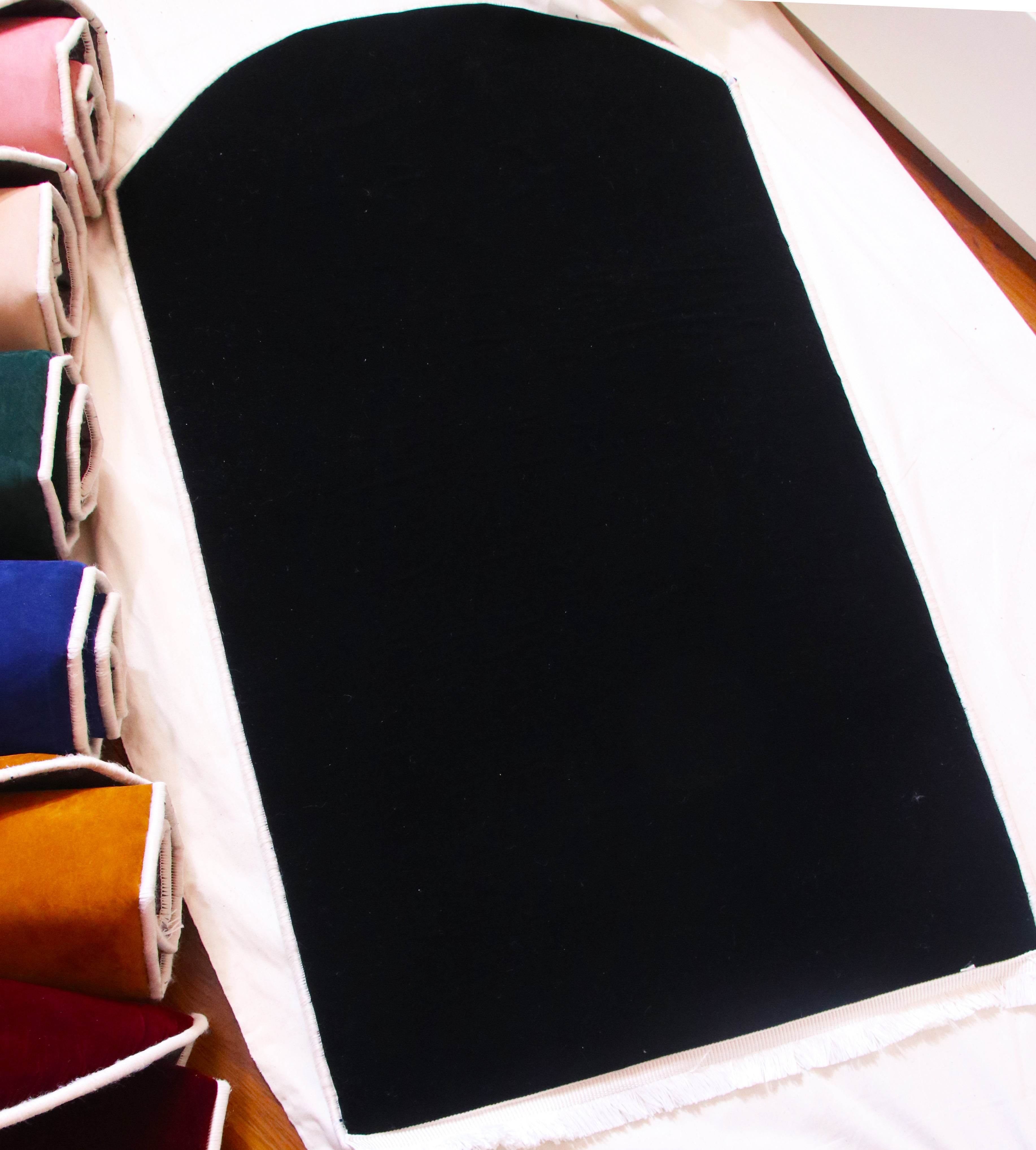 Düz Renk Desensiz Siyah Kadife Seccade Ortopedik 3 CM Süngerli - Carpetella