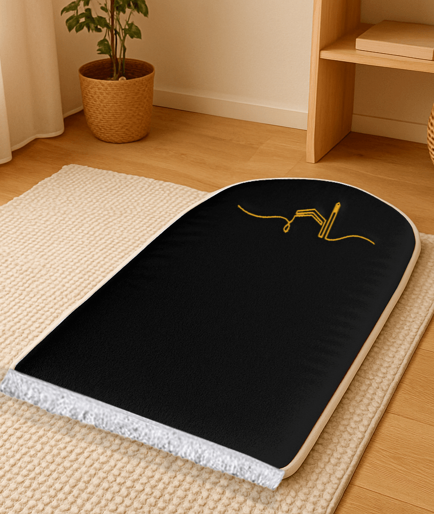 Siyah Kabe İşlemeli Kadife Seccade | Ortopedik 3cm Süngerli - Carpetella