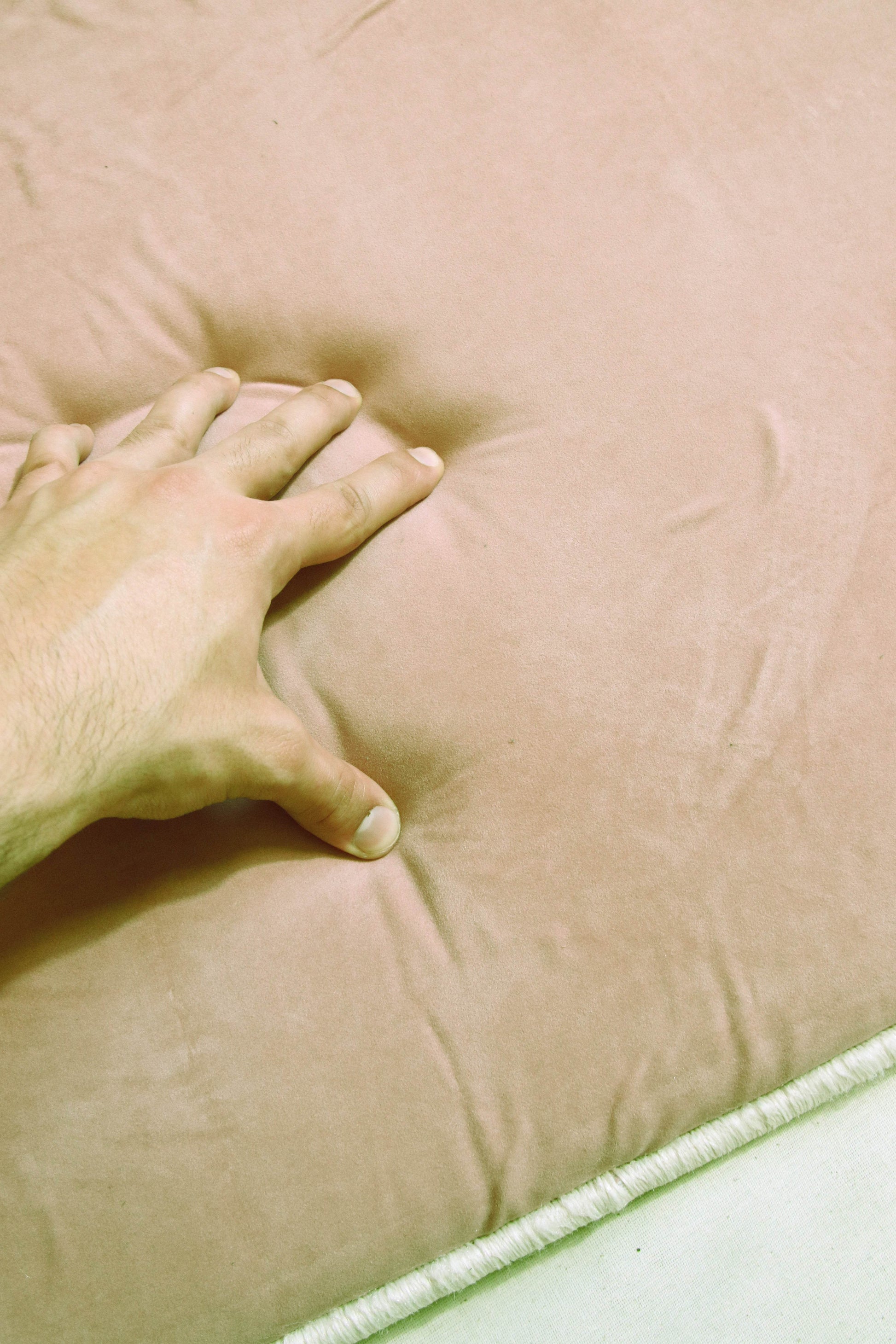 İsme Özel 3 CM Süngerli Kadife Ortopedik Seccade Minimal Bej - Carpetella