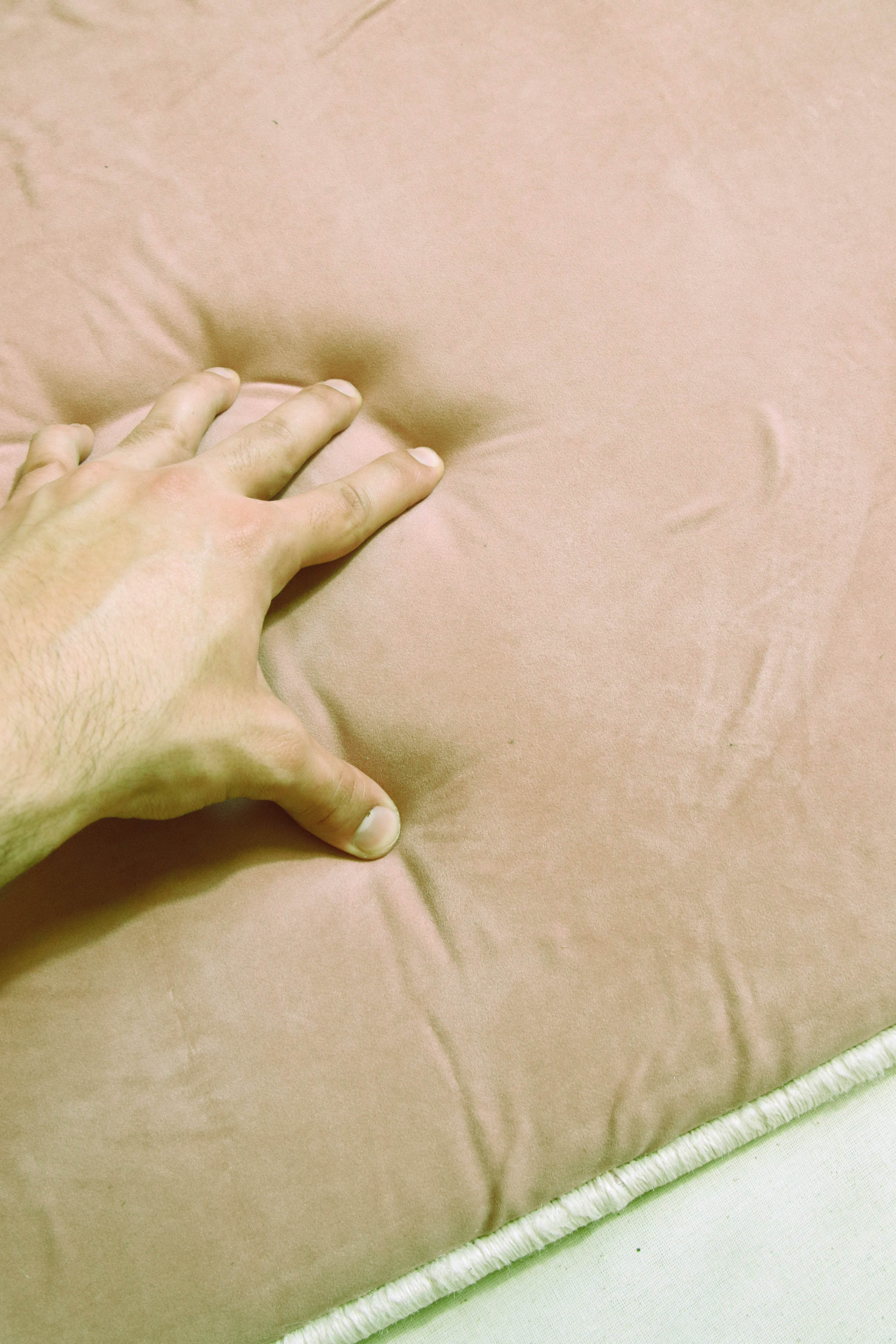 İsme Özel 3 CM Süngerli Kadife Ortopedik Seccade Minimal Bej - Carpetella