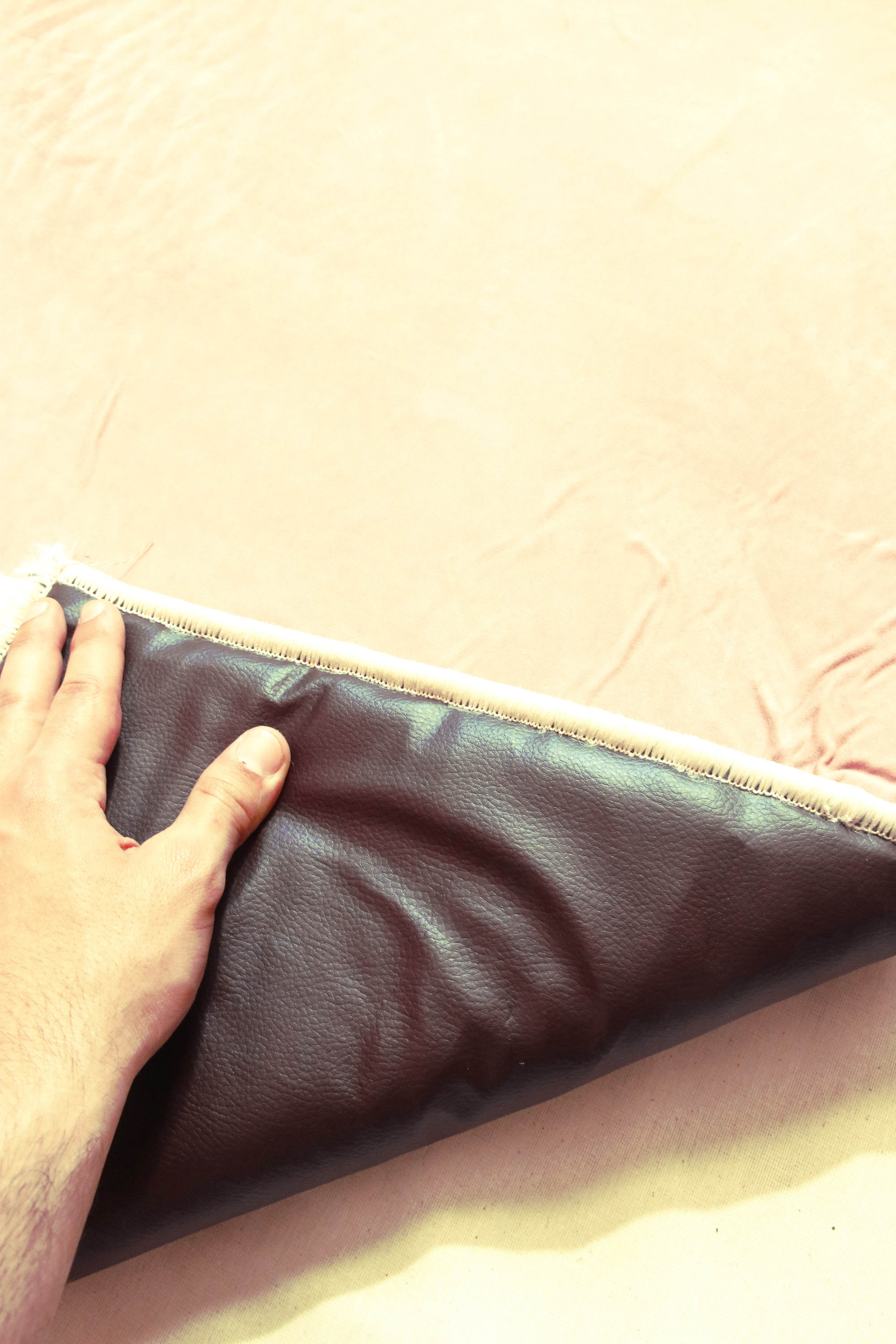 Düz Renk Desensiz Bej Kadife Seccade Ortopedik 3 CM Süngerli - Carpetella