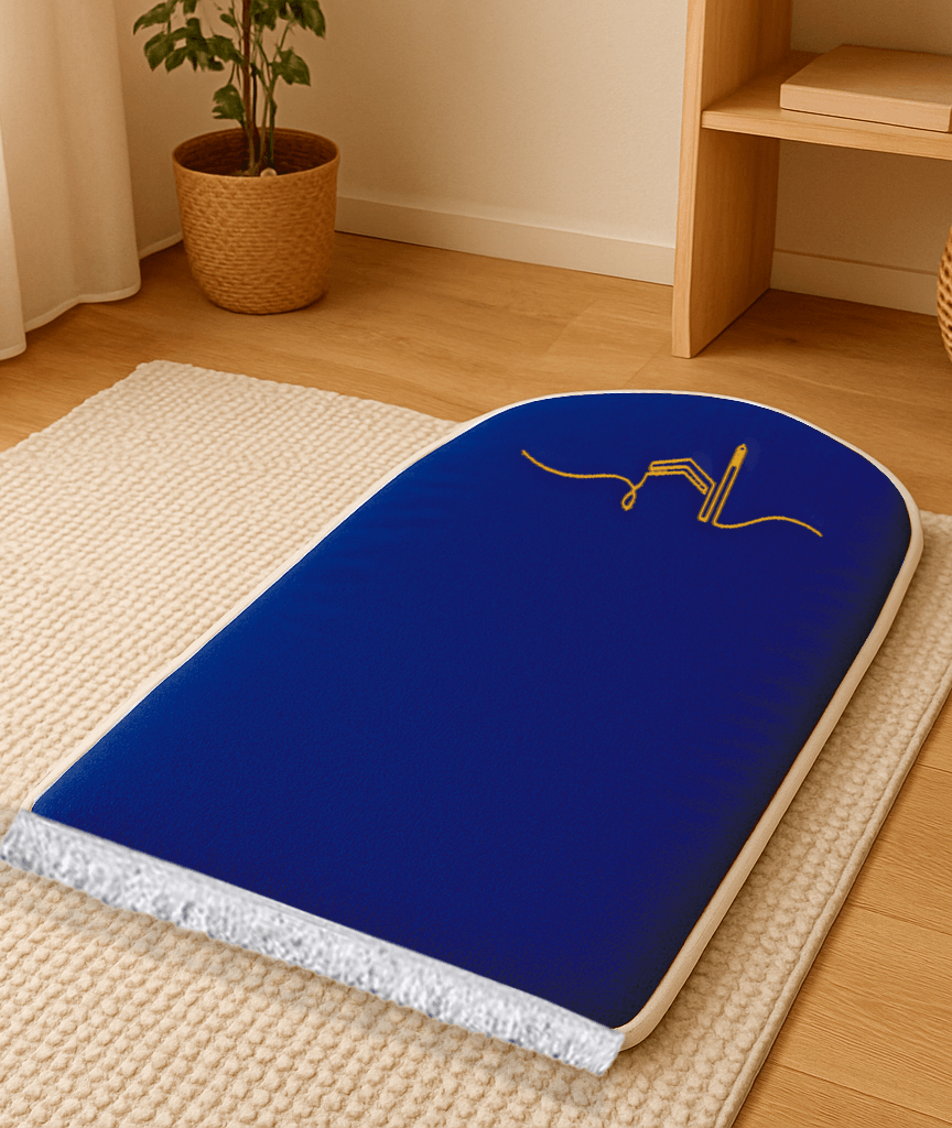 Lacivert Kabe İşlemeli Kadife Seccade | Ortopedik 3cm Süngerli - Carpetella