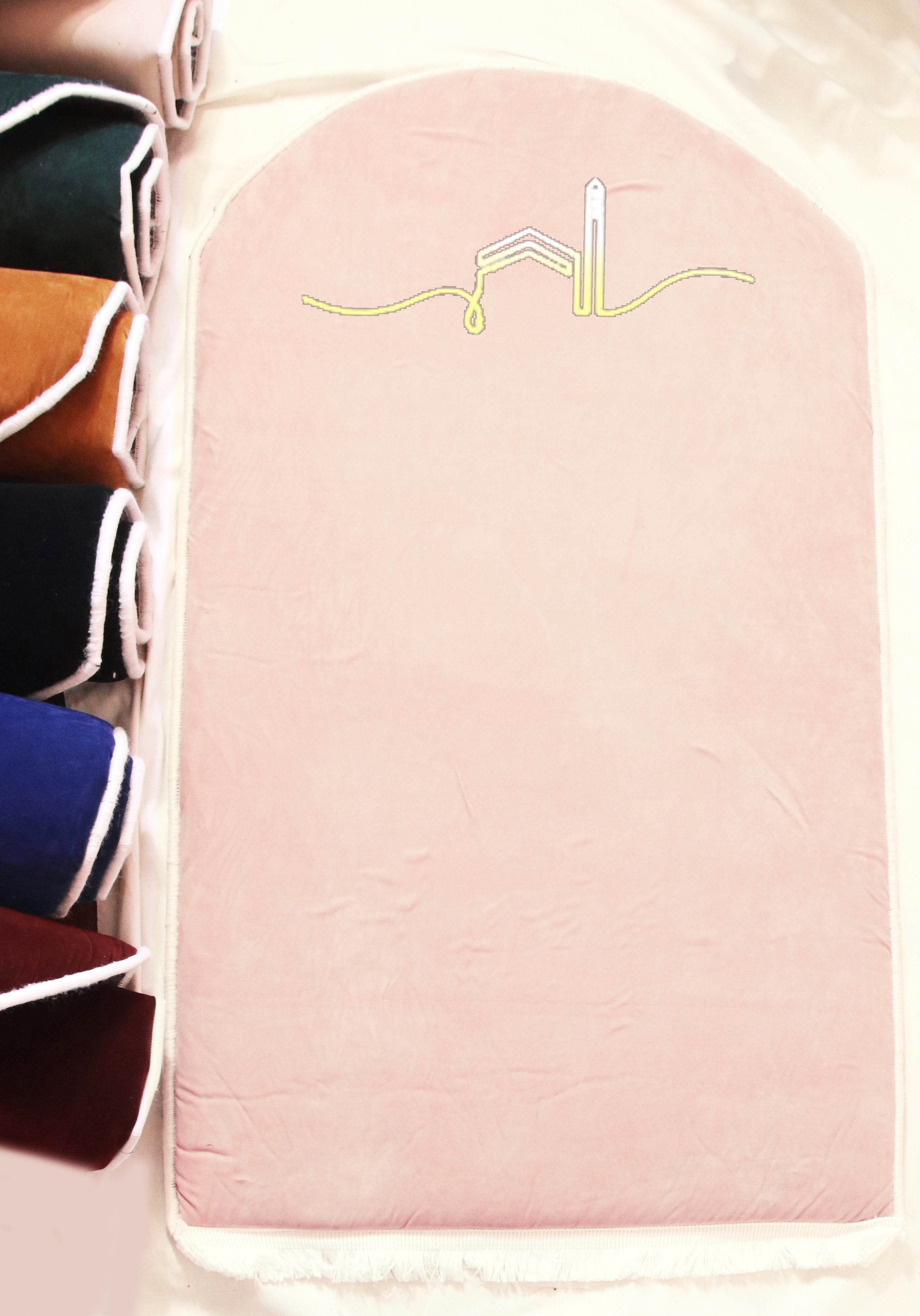 Bej Kabe İşlemeli Kadife Seccade | Ortopedik 3cm Süngerli - Carpetella