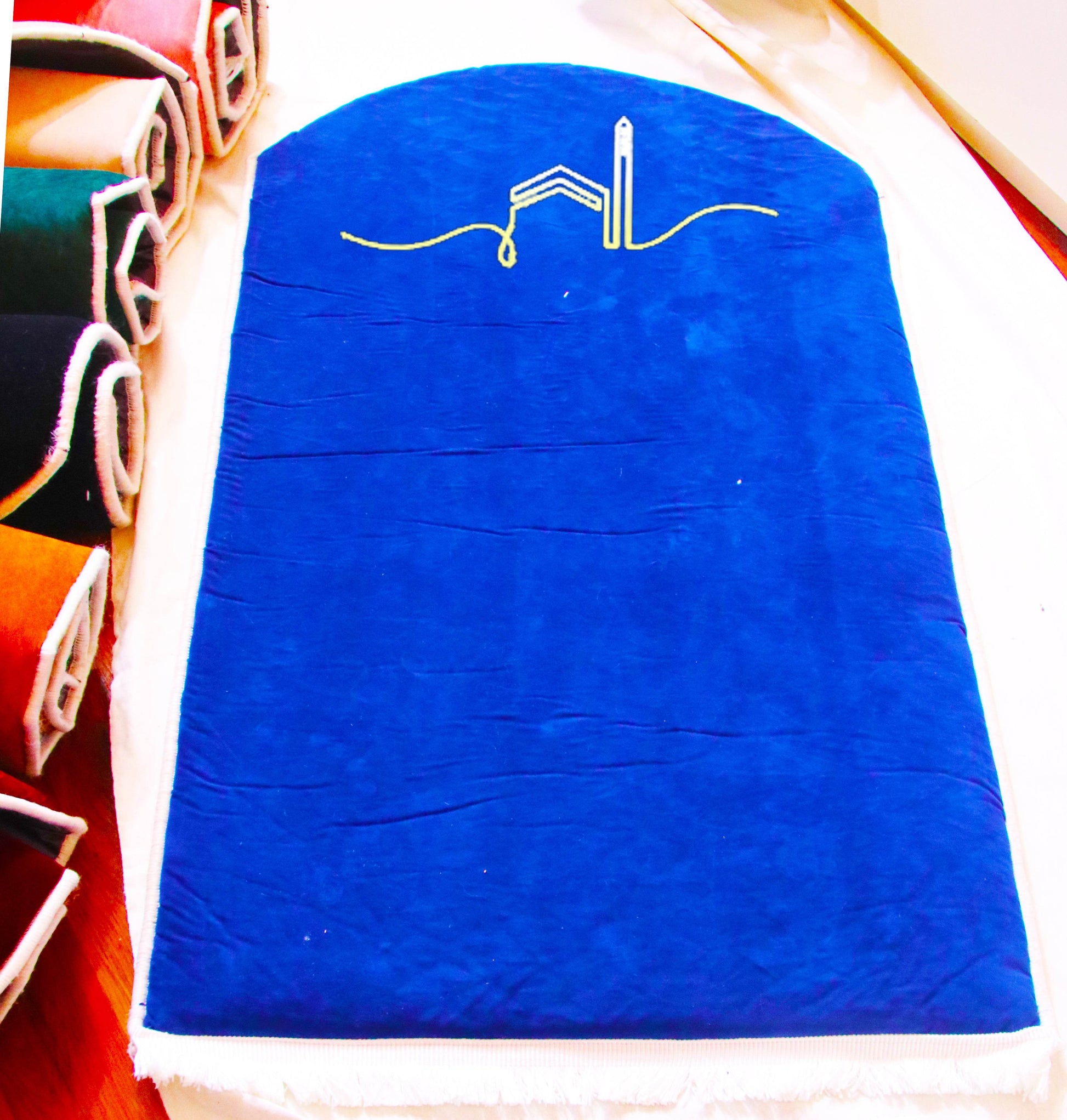 Lacivert Kabe İşlemeli Kadife Seccade | Ortopedik 3cm Süngerli - Carpetella