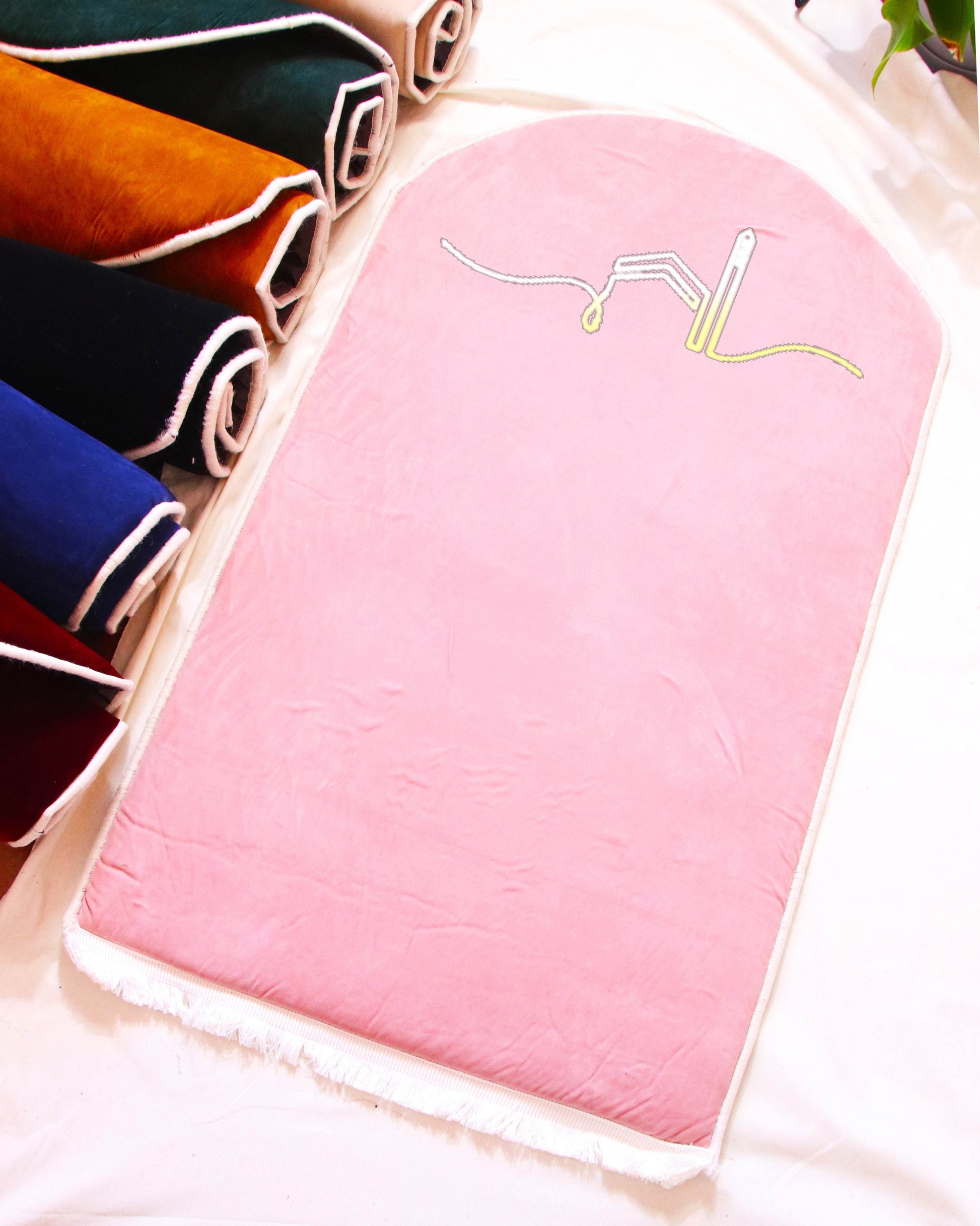 İsme Özel 3 CM Süngerli Kadife Ortopedik Seccade Minimal Pembe - Carpetella