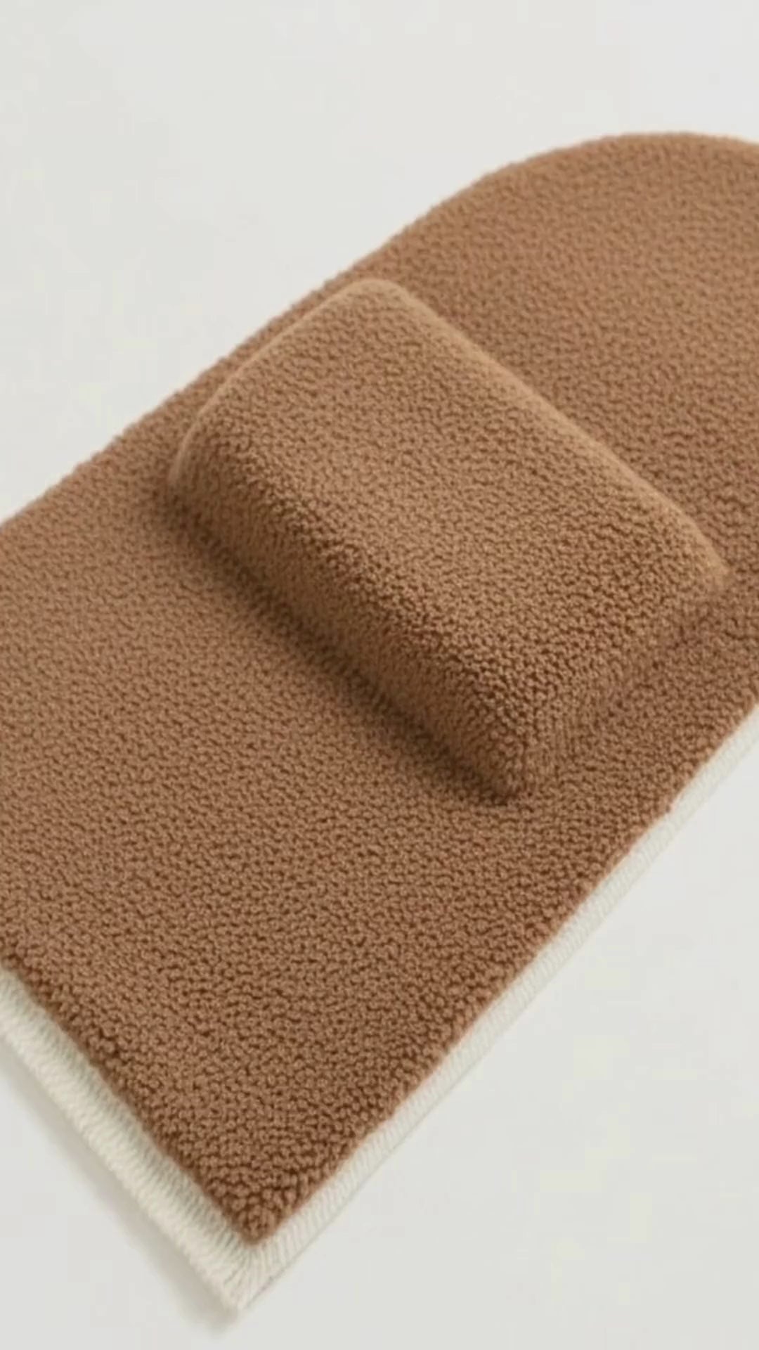 Videoyu yükle: 7 CM Ortopedik Ortası Süngerli Diz Ağrıtmaz Kahverengi Peluş Seccade Namazlık