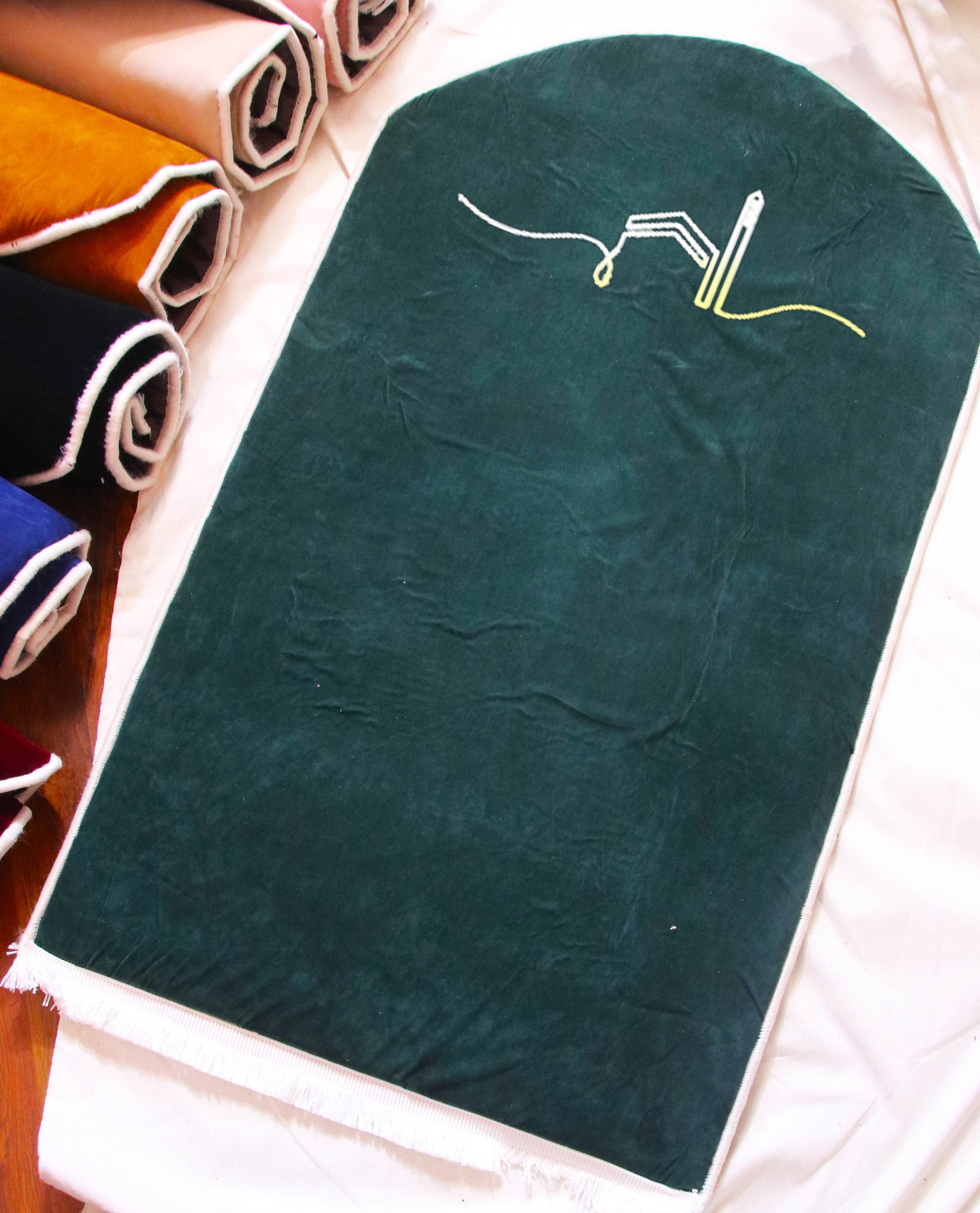 İsme Özel 3 CM Süngerli Kadife Ortopedik Seccade Minimal Yeşil - Carpetella