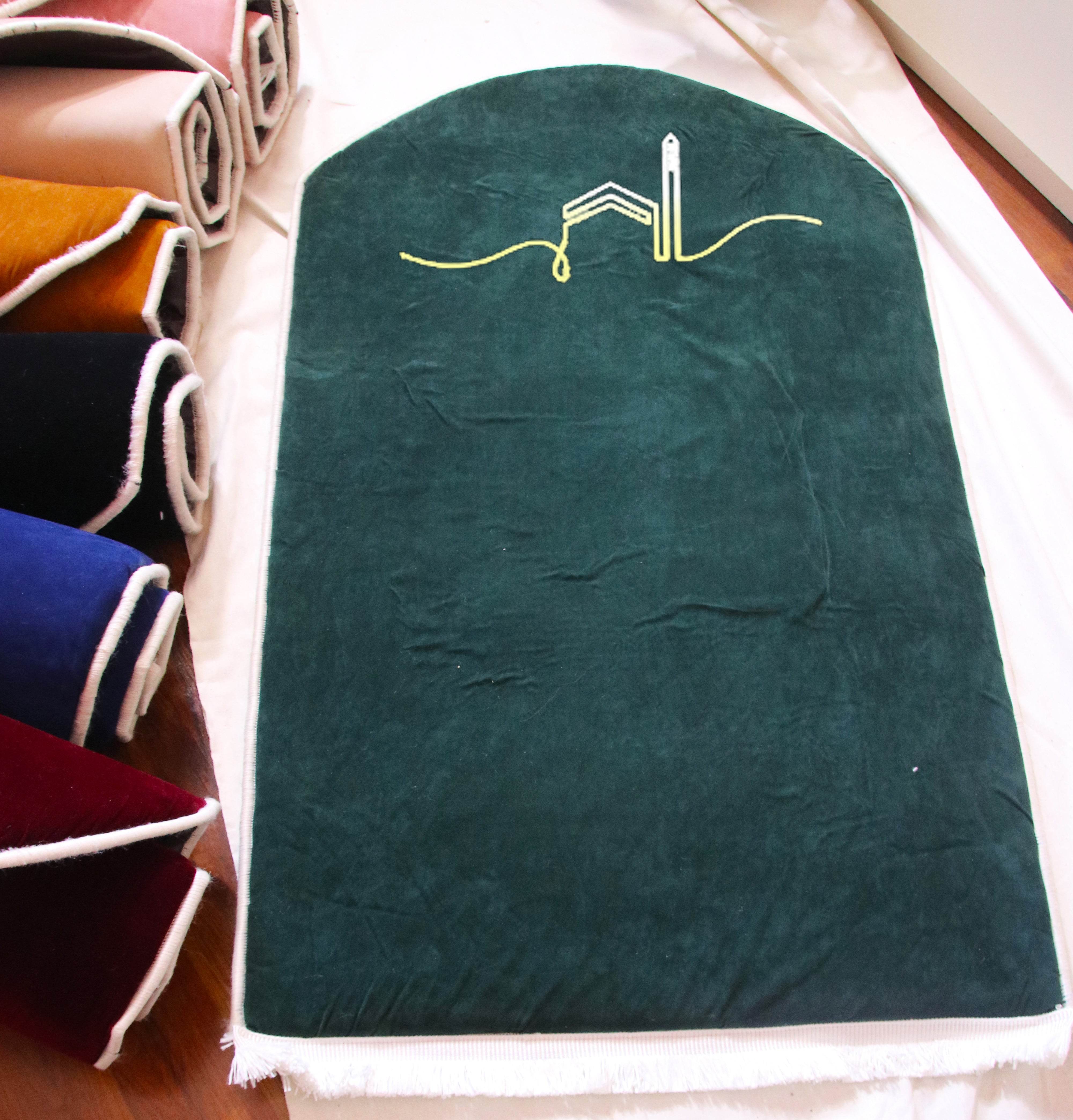 İsme Özel 3 CM Süngerli Kadife Ortopedik Seccade Minimal Yeşil - Carpetella