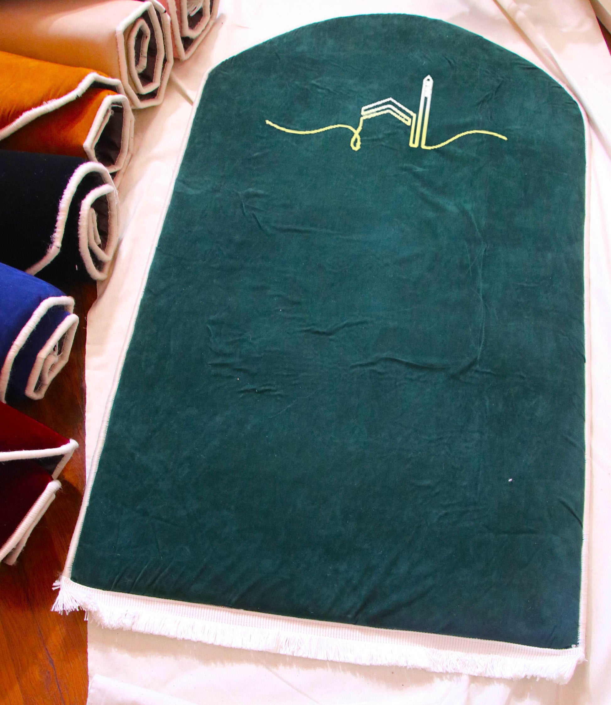 İsme Özel 3 CM Süngerli Kadife Ortopedik Seccade Minimal Yeşil - Carpetella