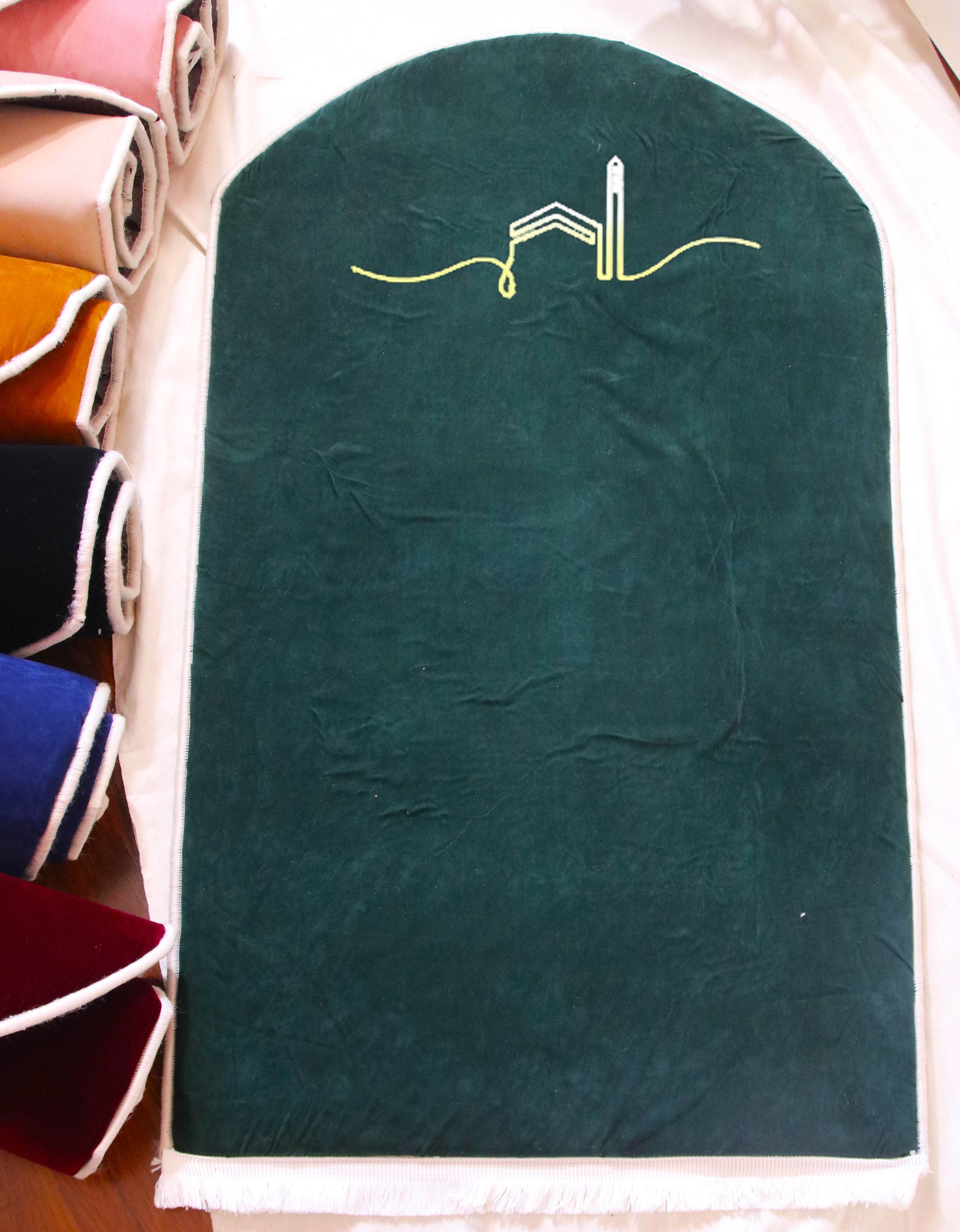 İsme Özel 3 CM Süngerli Kadife Ortopedik Seccade Minimal Yeşil - Carpetella