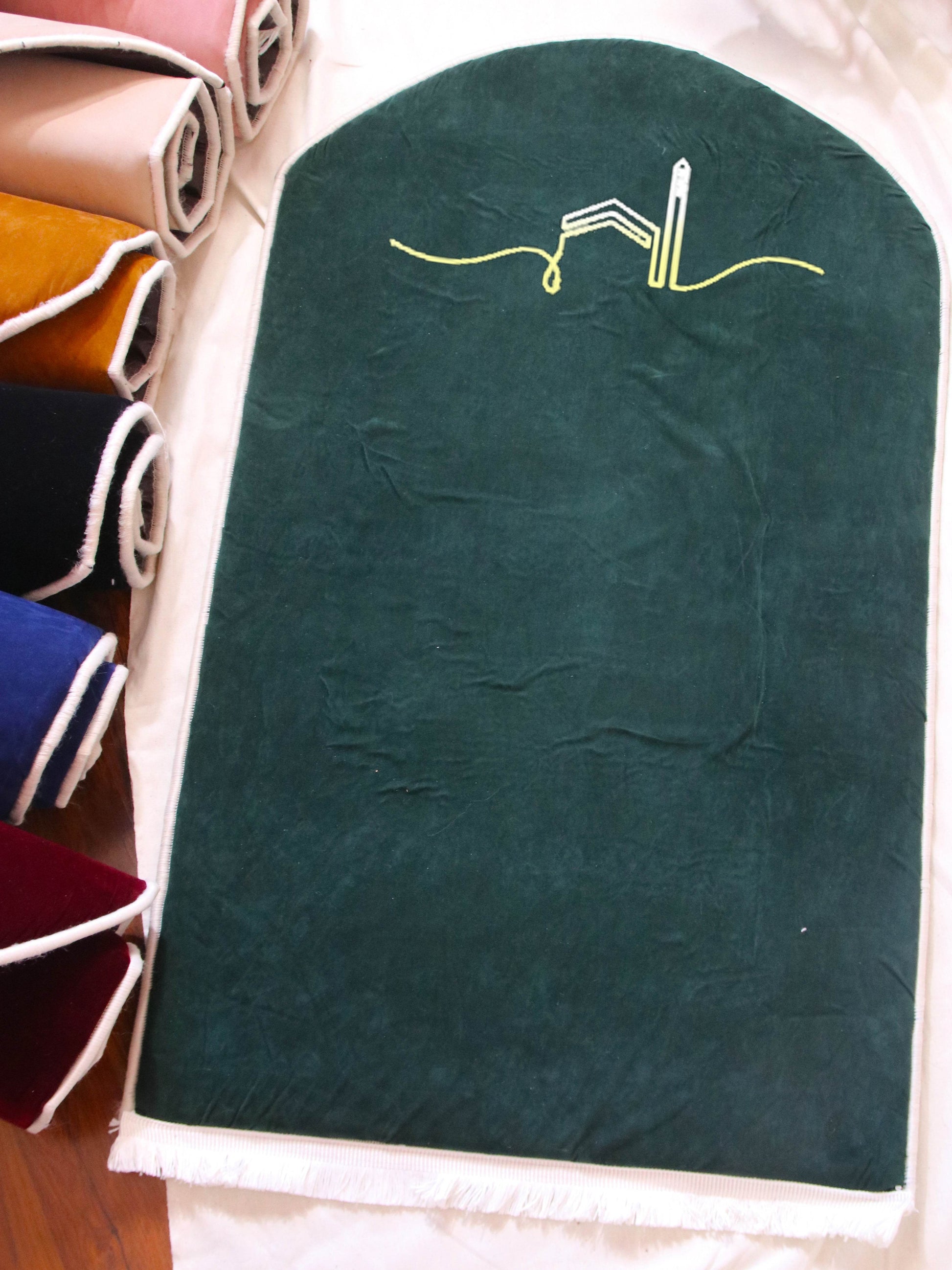 İsme Özel 3 CM Süngerli Kadife Ortopedik Seccade Minimal Yeşil - Carpetella