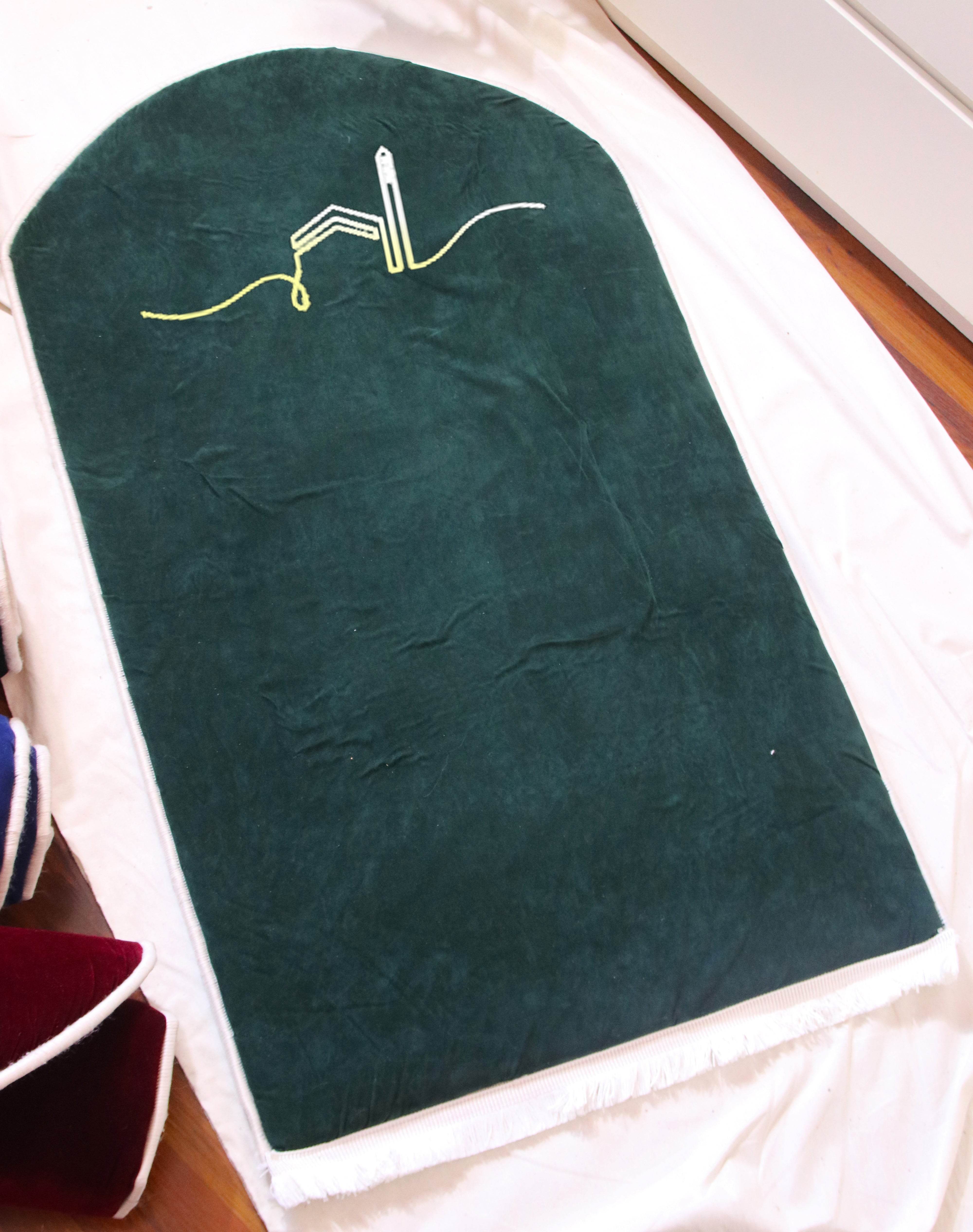 İsme Özel 3 CM Süngerli Kadife Ortopedik Seccade Minimal Yeşil - Carpetella