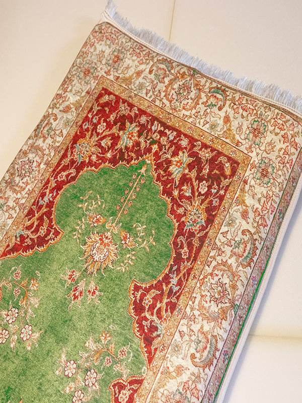 Yeşil Bej Kadife Ortopedik Seccade - İsme Özel 3 CM Süngerli - Carpetella